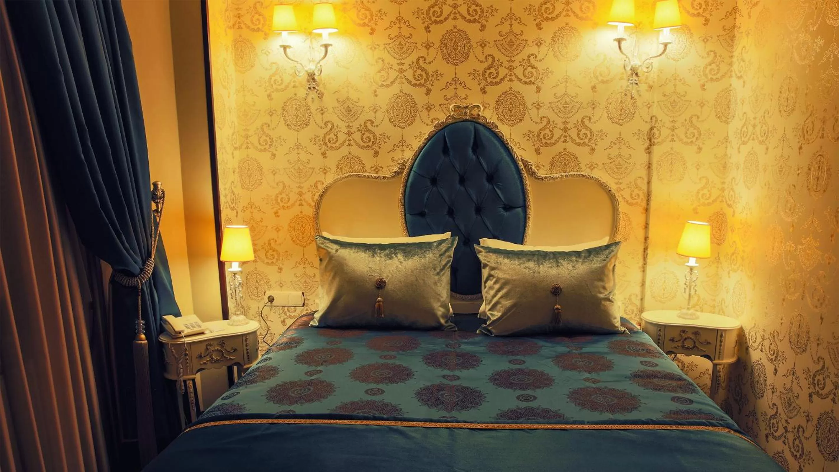 Bedroom, Bed in Port Hotel