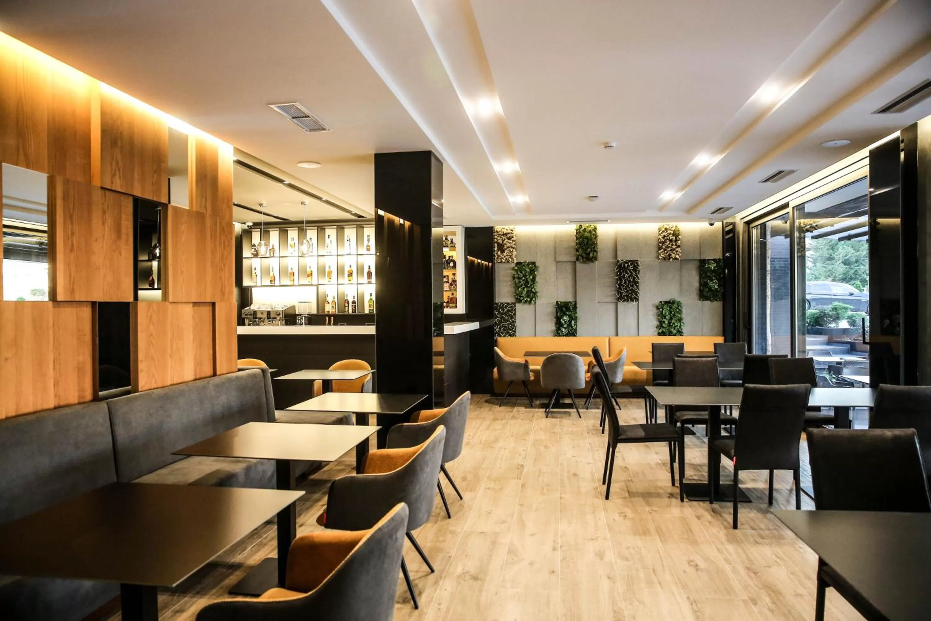 Restaurant/places to eat in Mai Tai Resort