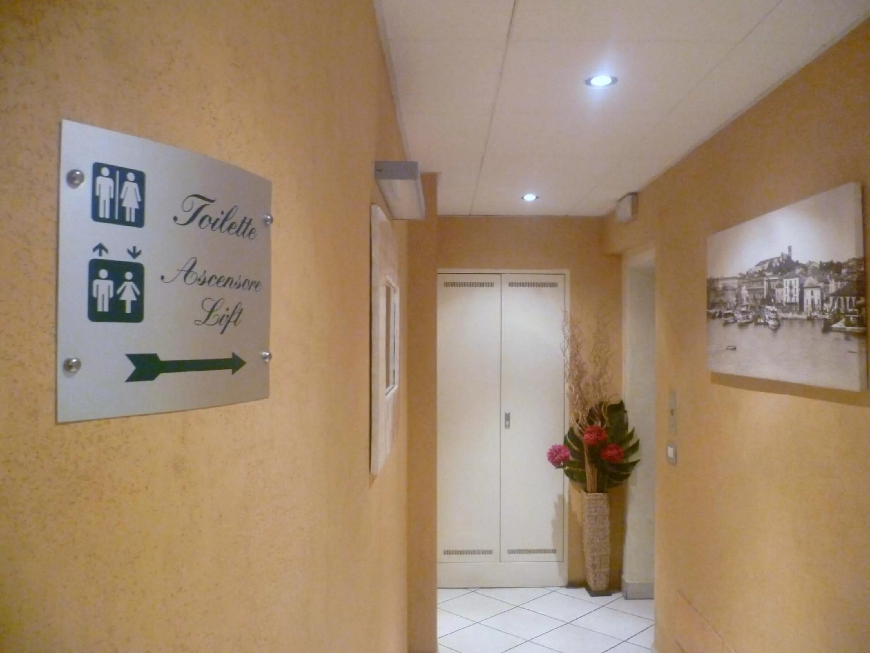 Decorative detail in Hotel Moniga