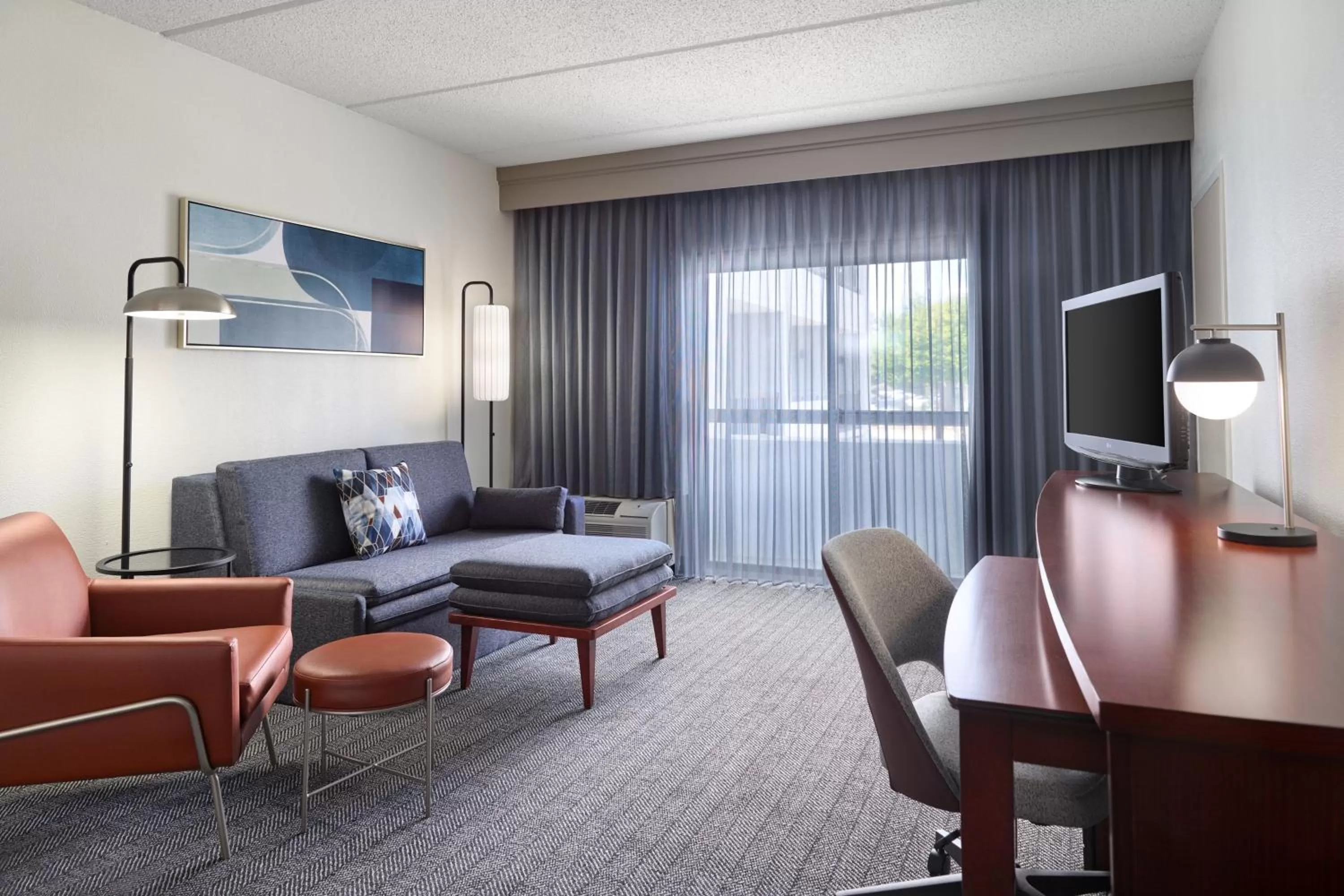 Living room in Courtyard by Marriott Atlanta Executive Park/Emory
