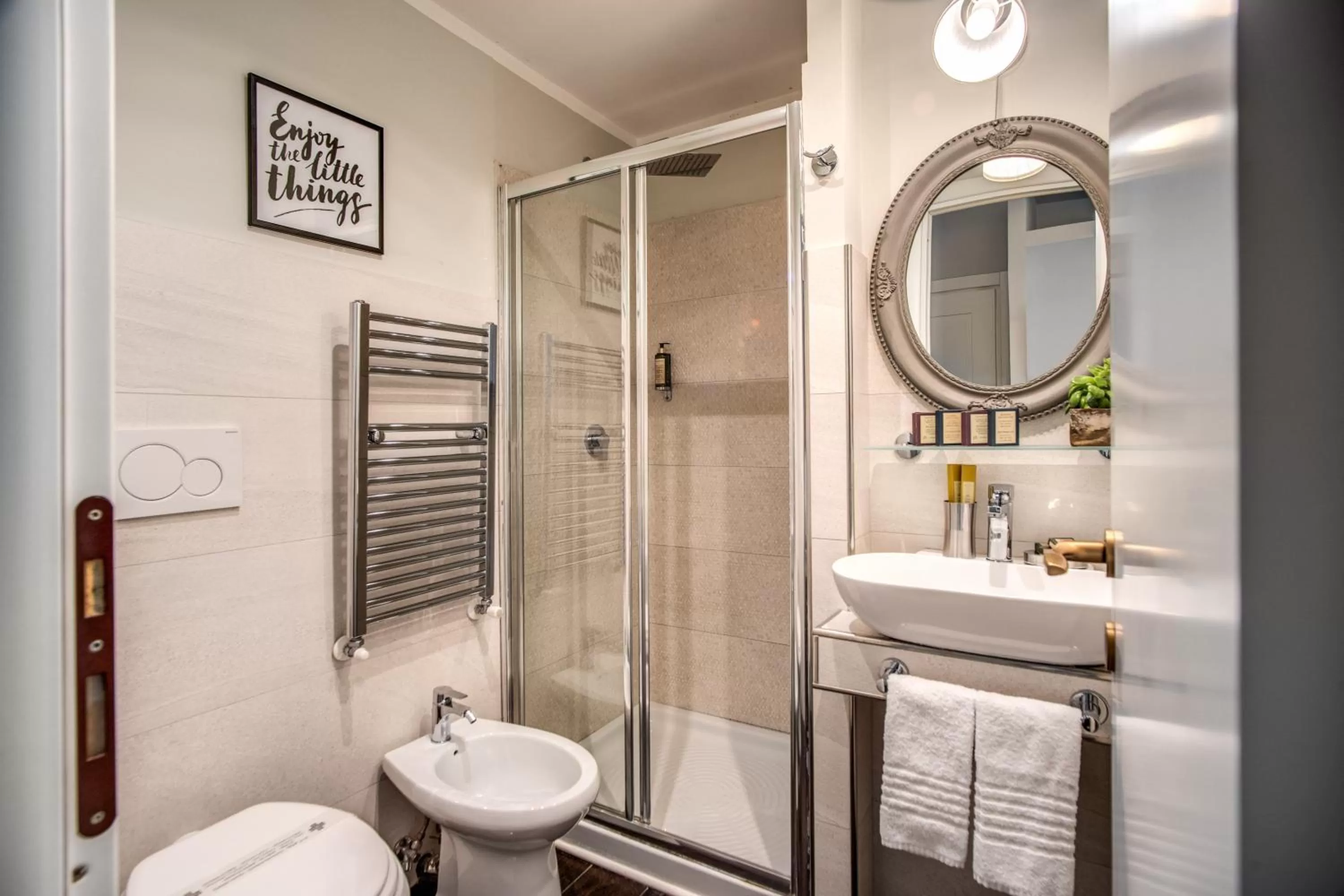 Shower in Tree Charme Trilussa