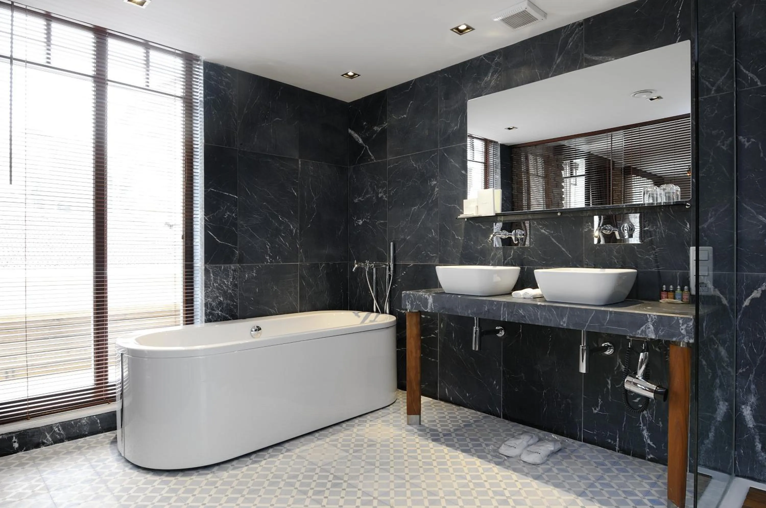 Shower in Georges Hotel Galata