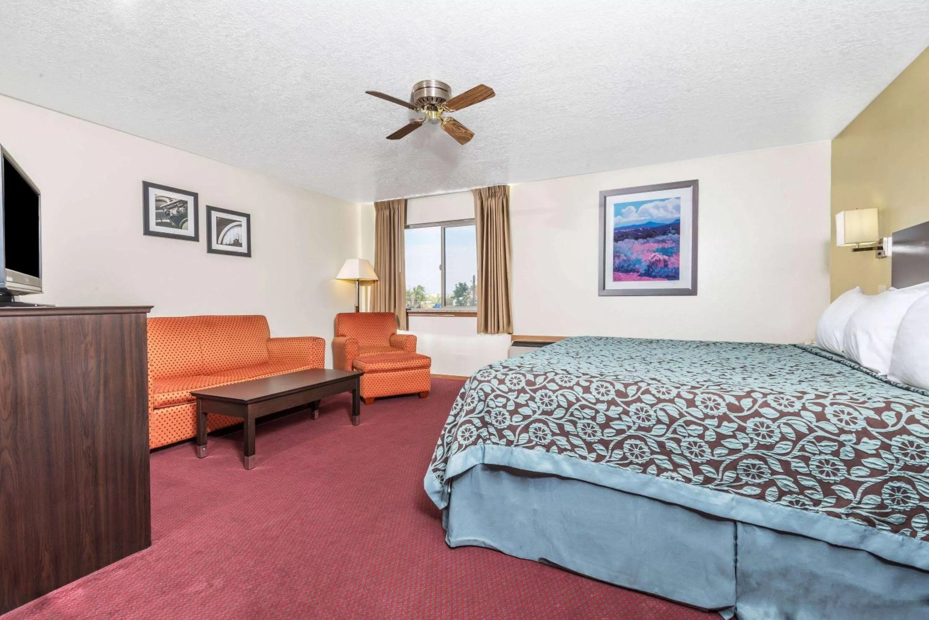 Photo of the whole room, Bed in Days Inn by Wyndham Pueblo