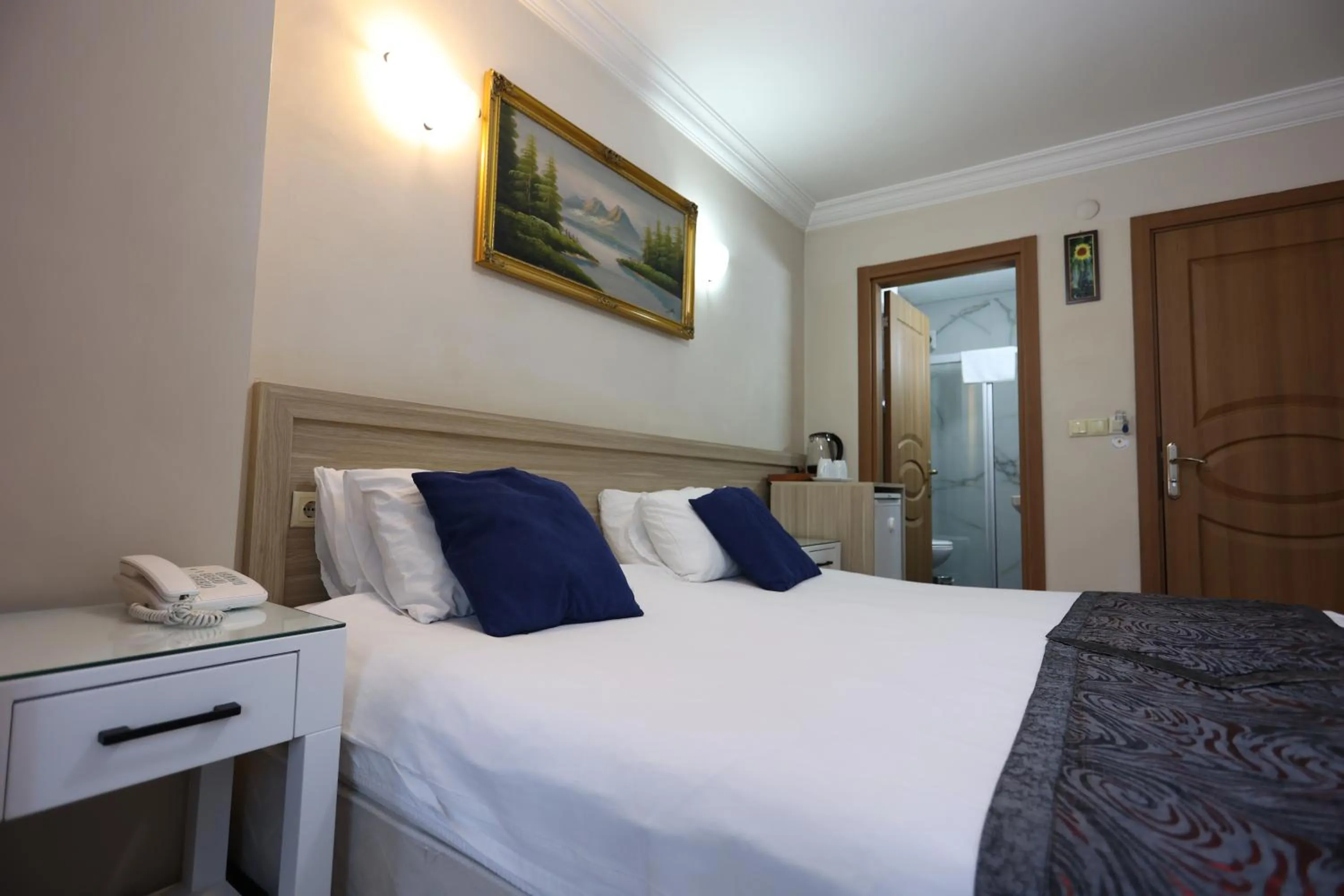 Photo of the whole room, Bed in Arven Hotel