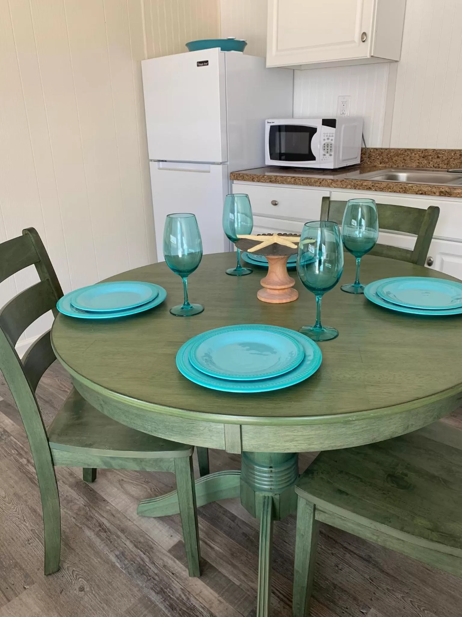 Kitchen or kitchenette in Ocean Glass Inn