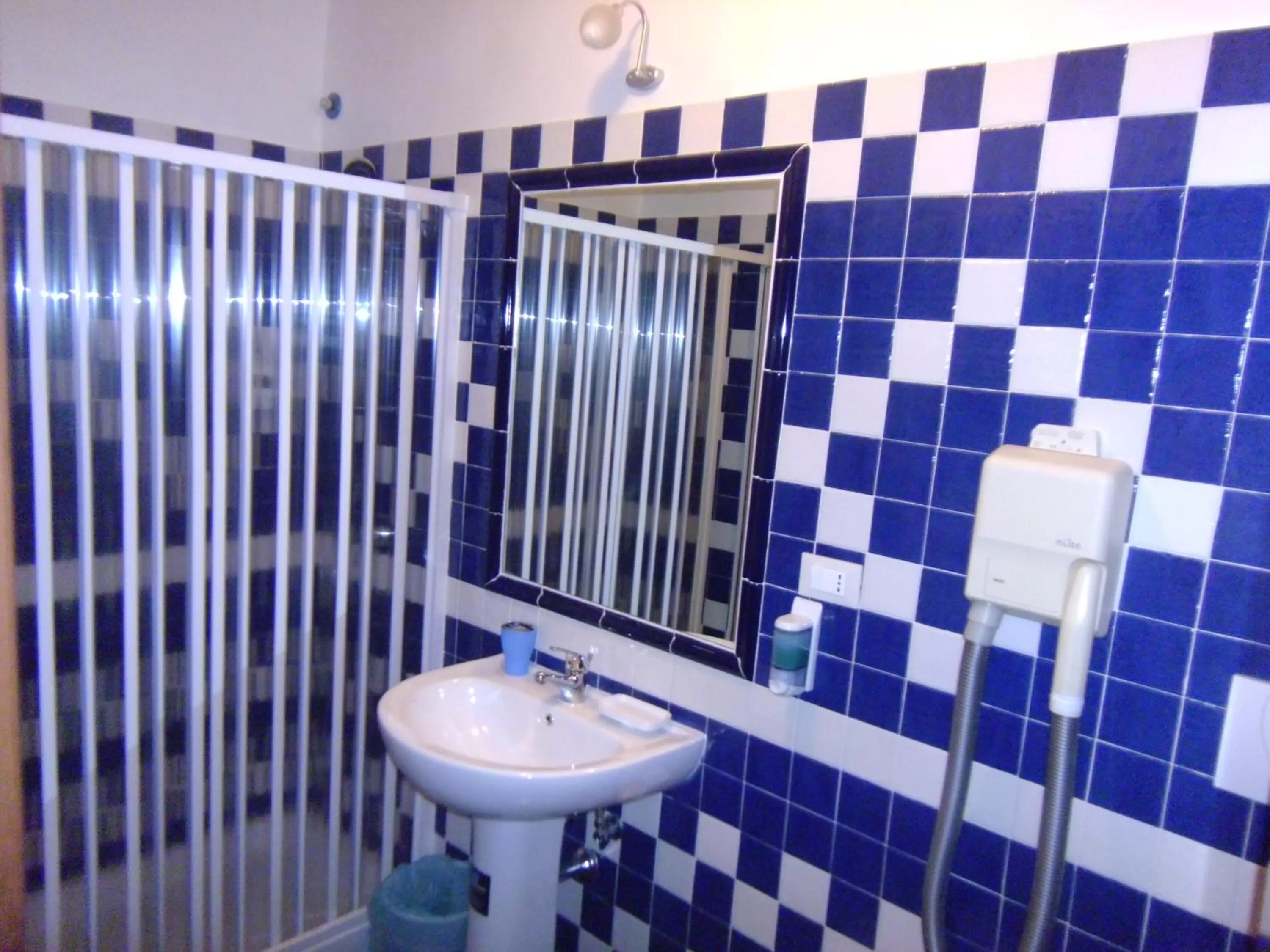 Shower in Cambridge Hotel