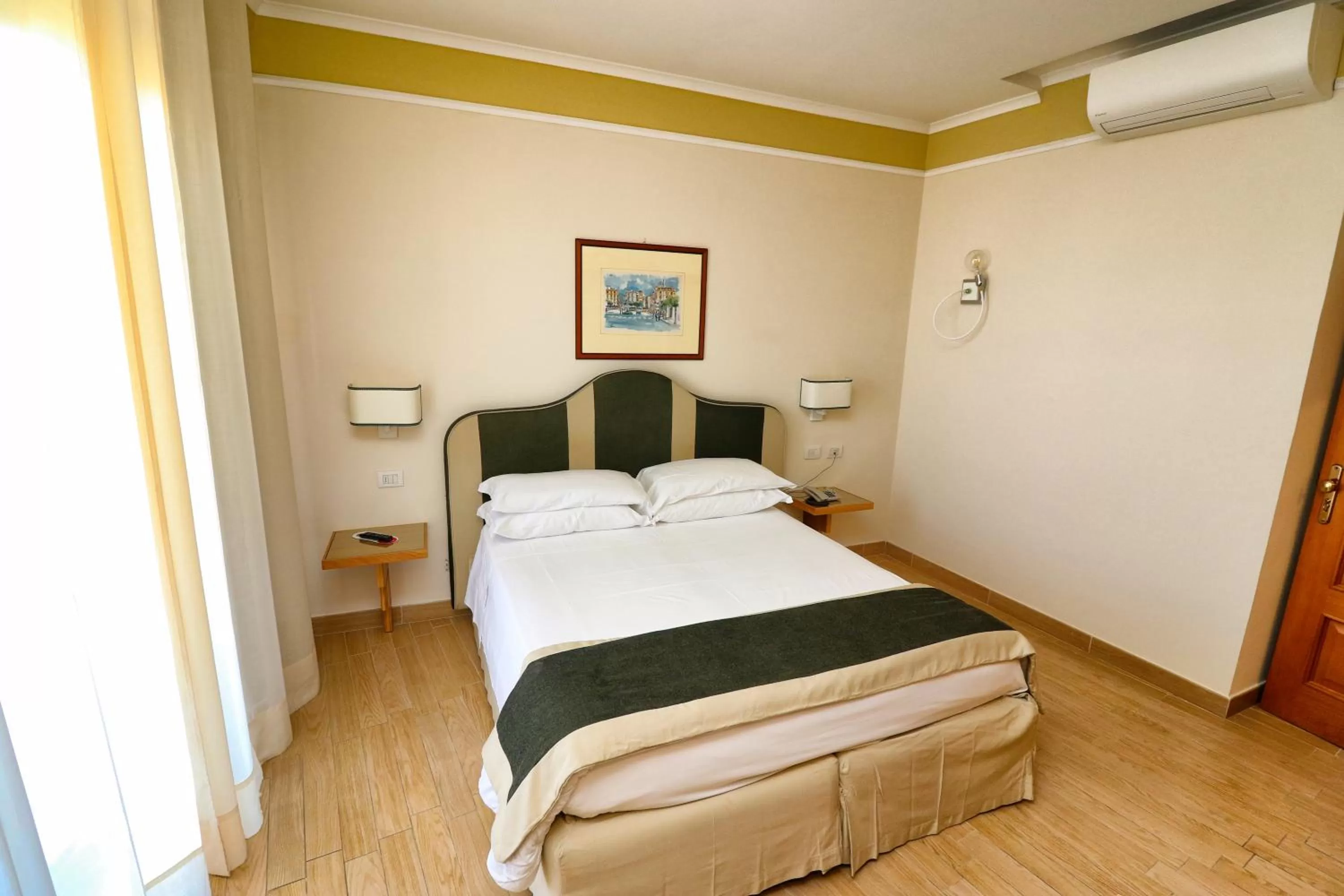 Bedroom, Bed in Hotel Tourist