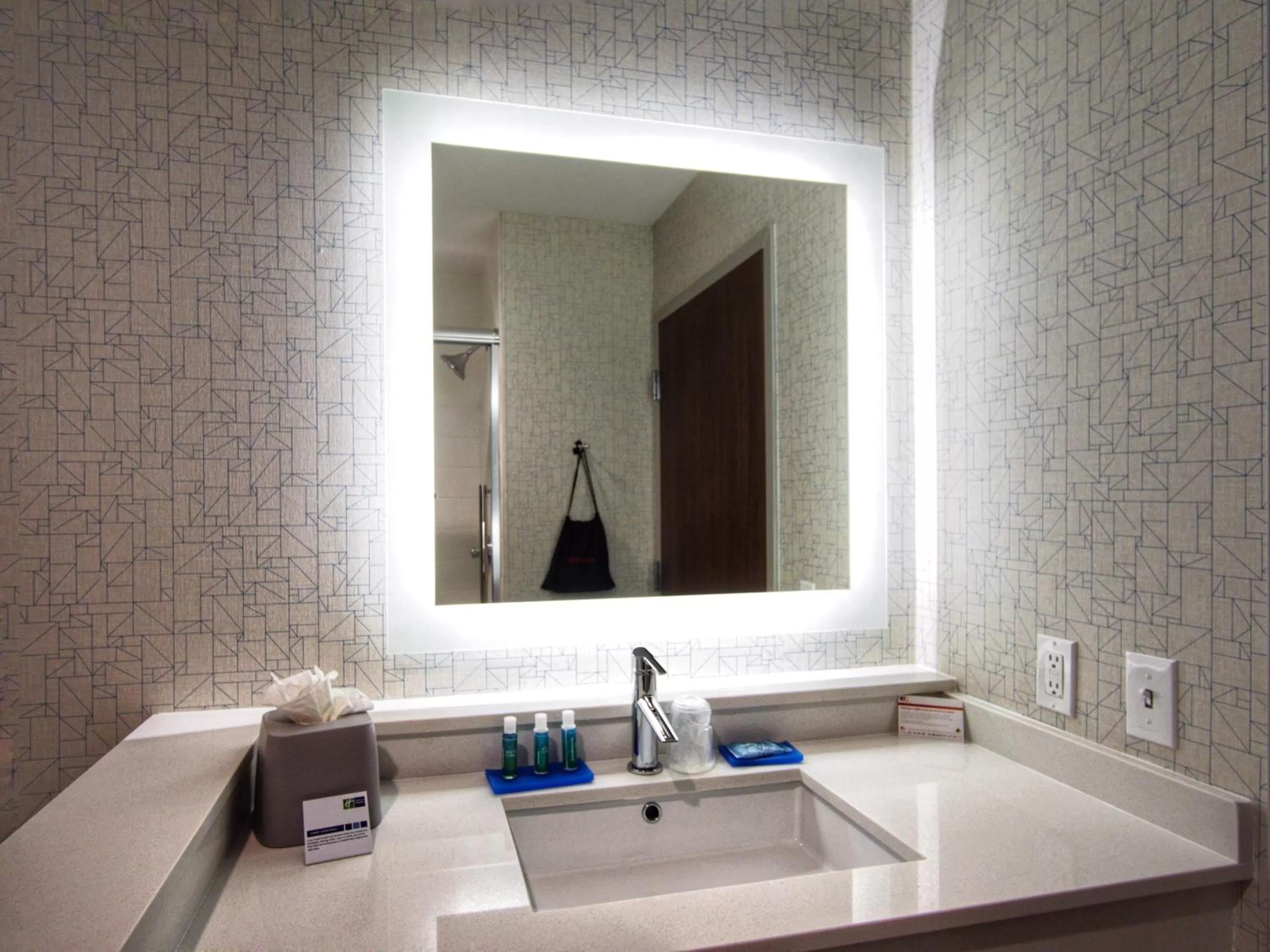 Queen Room with Two Queen Beds - Mobility Access Tub/Non-Smoking in Holiday Inn Express & Suites Moore, an IHG Hotel