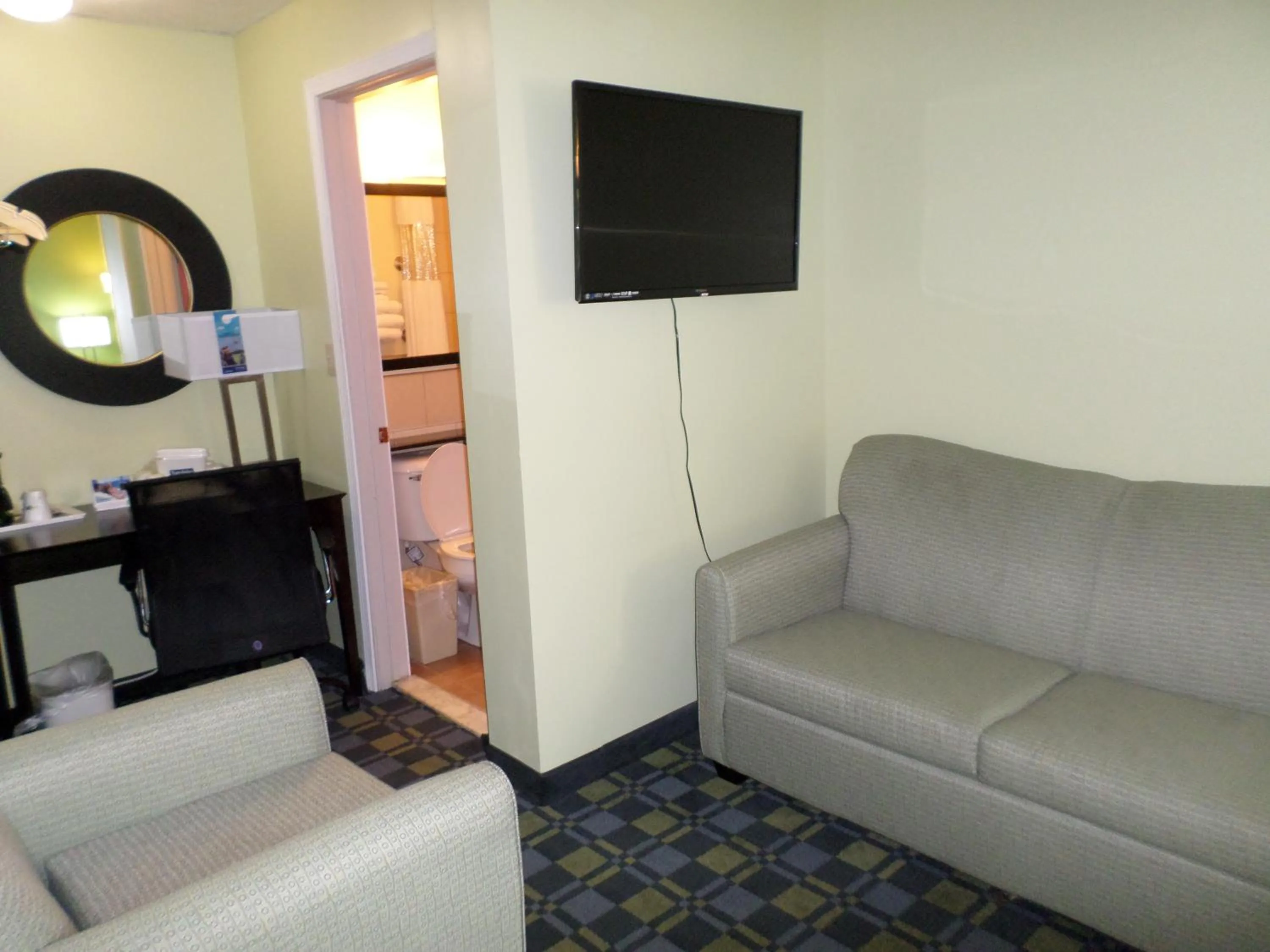 Seating area in Travelodge by Wyndham Cleveland Lakewood