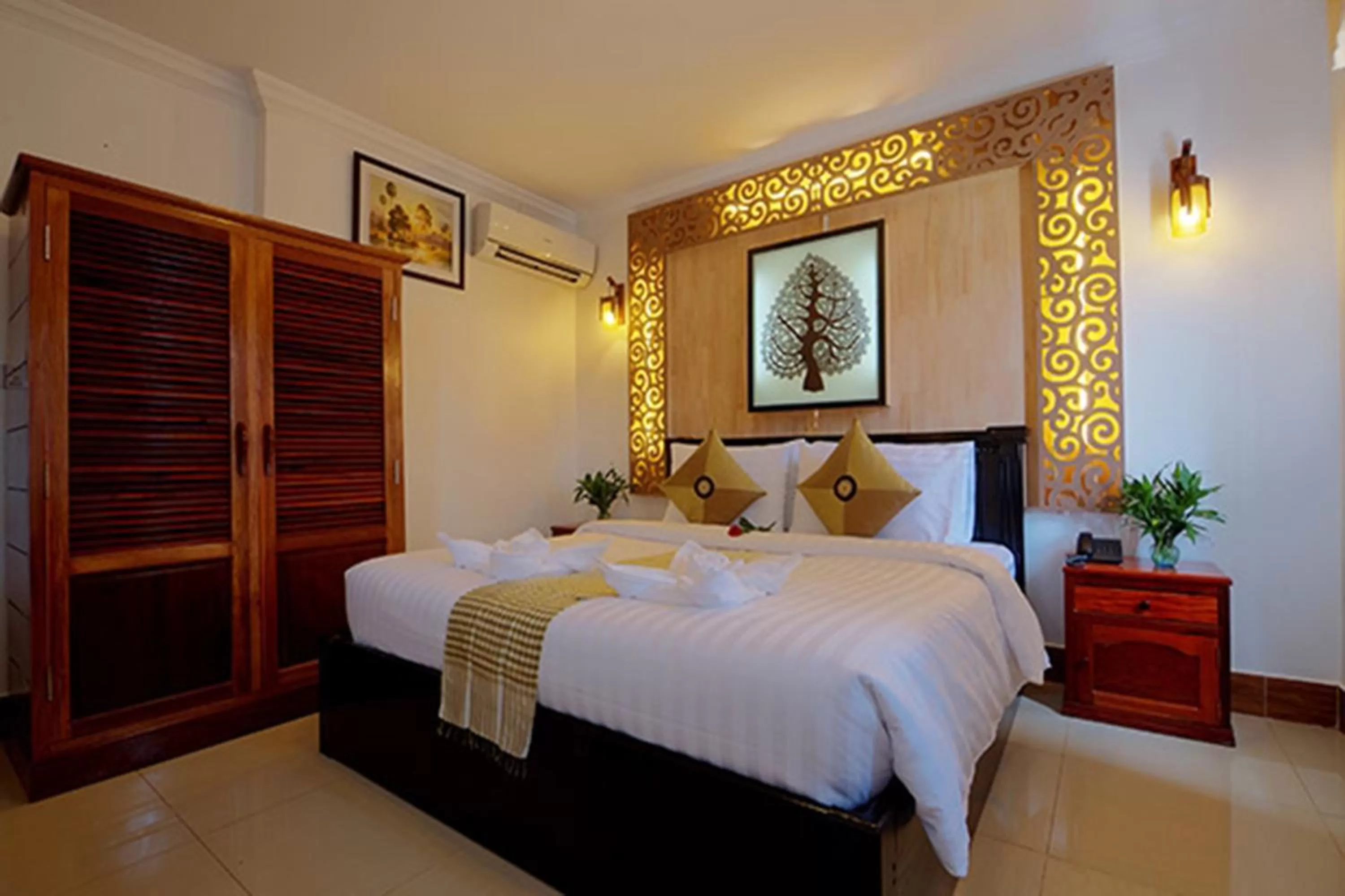 Bedroom, Bed in Bou Phanith Villa