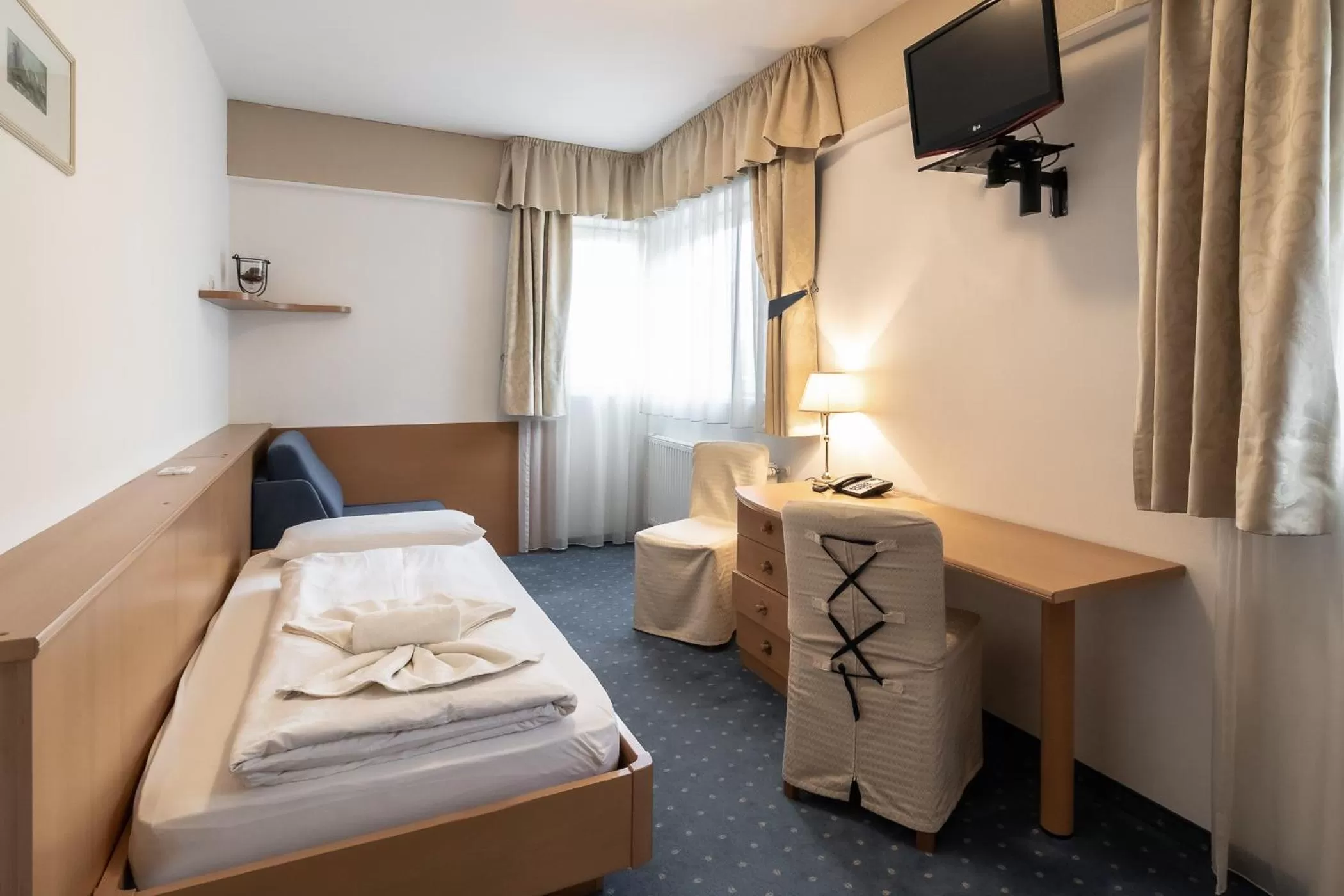 Photo of the whole room, Bed in Hotel Villa Groff