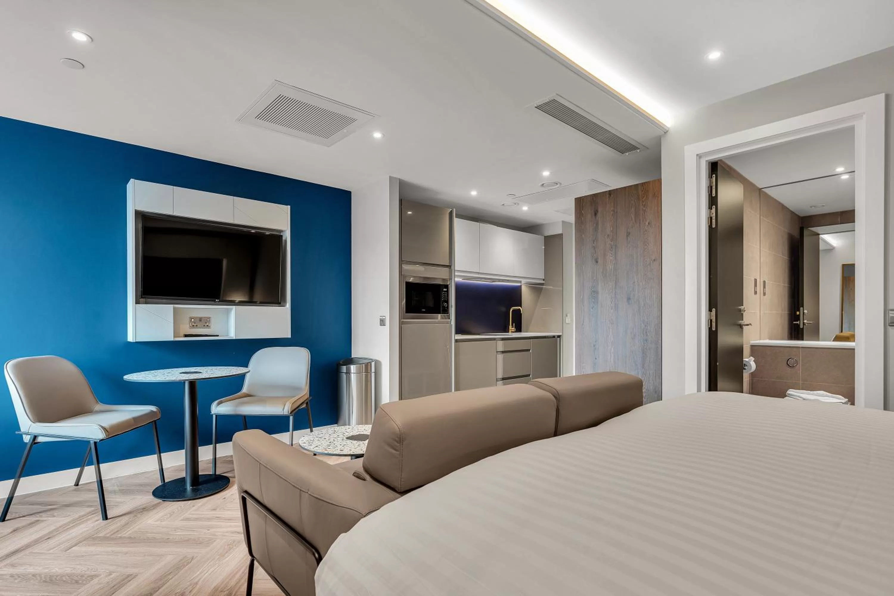 Bedroom, Bed in Roomzzz Edinburgh