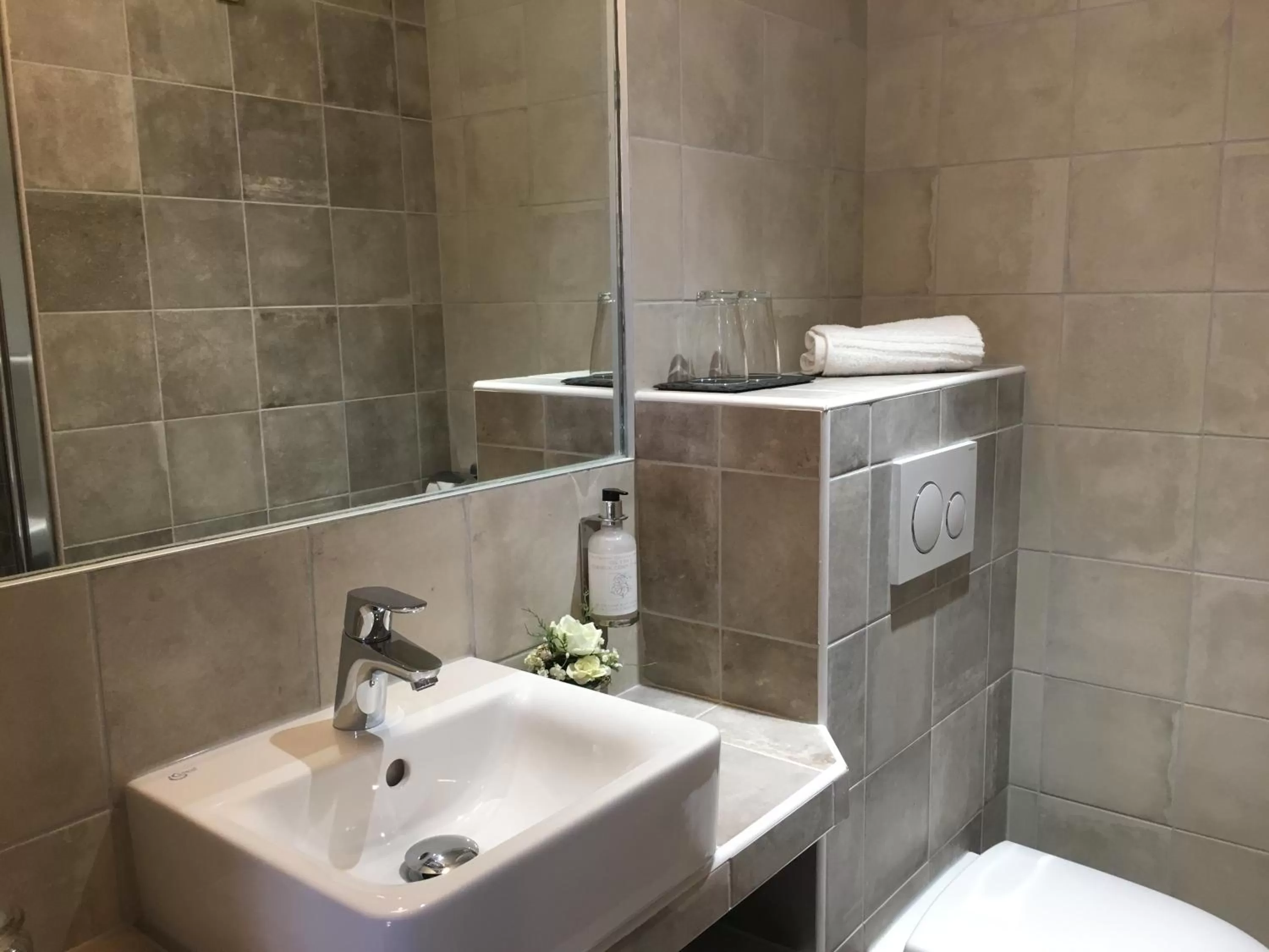 Bathroom in Hôtel du Parc