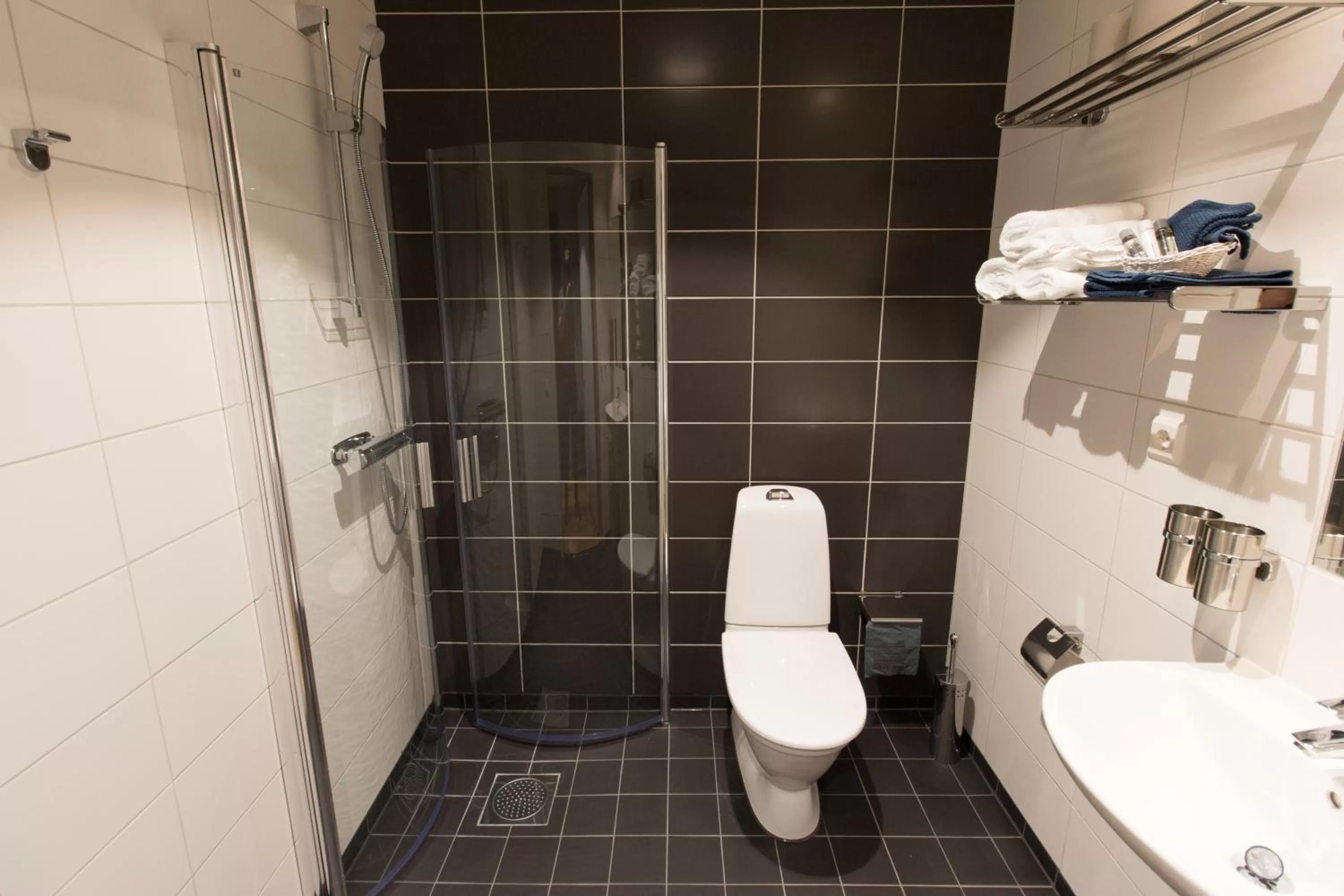 Bathroom in Spoton Hotel