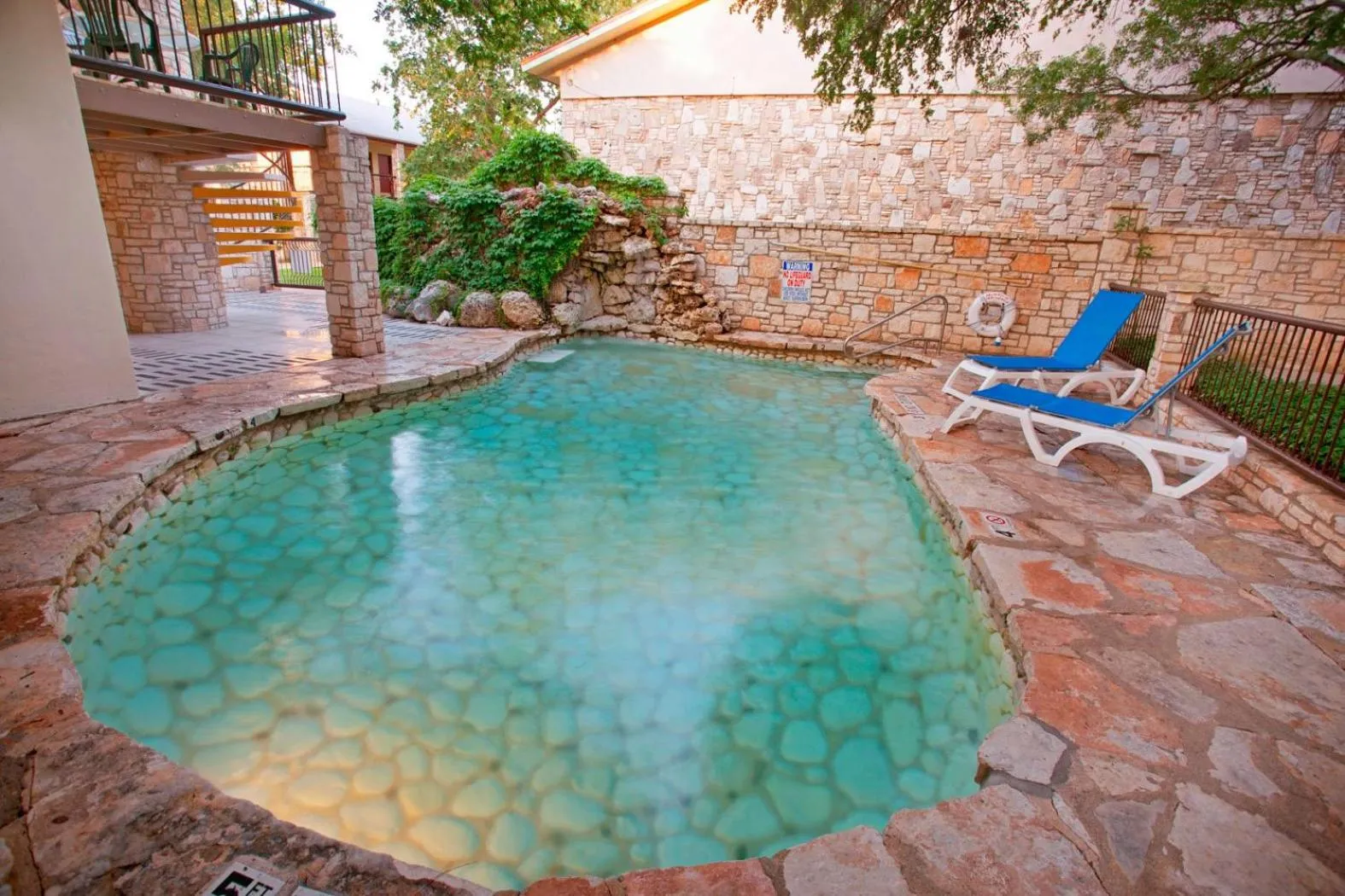 Swimming pool in Inn of the Hills Hotel and Conference Center