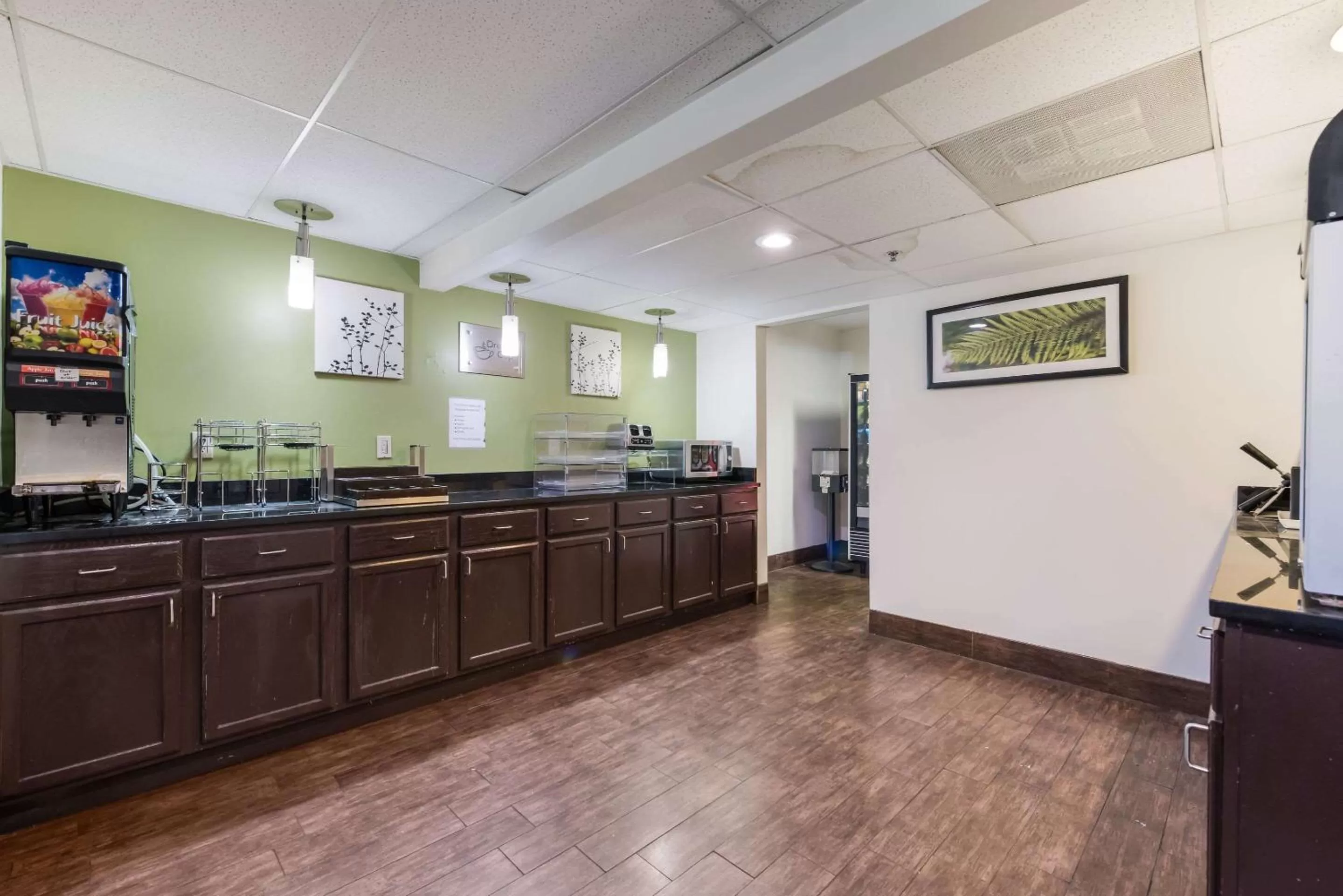 Restaurant/Places to Eat in Rodeway Inn