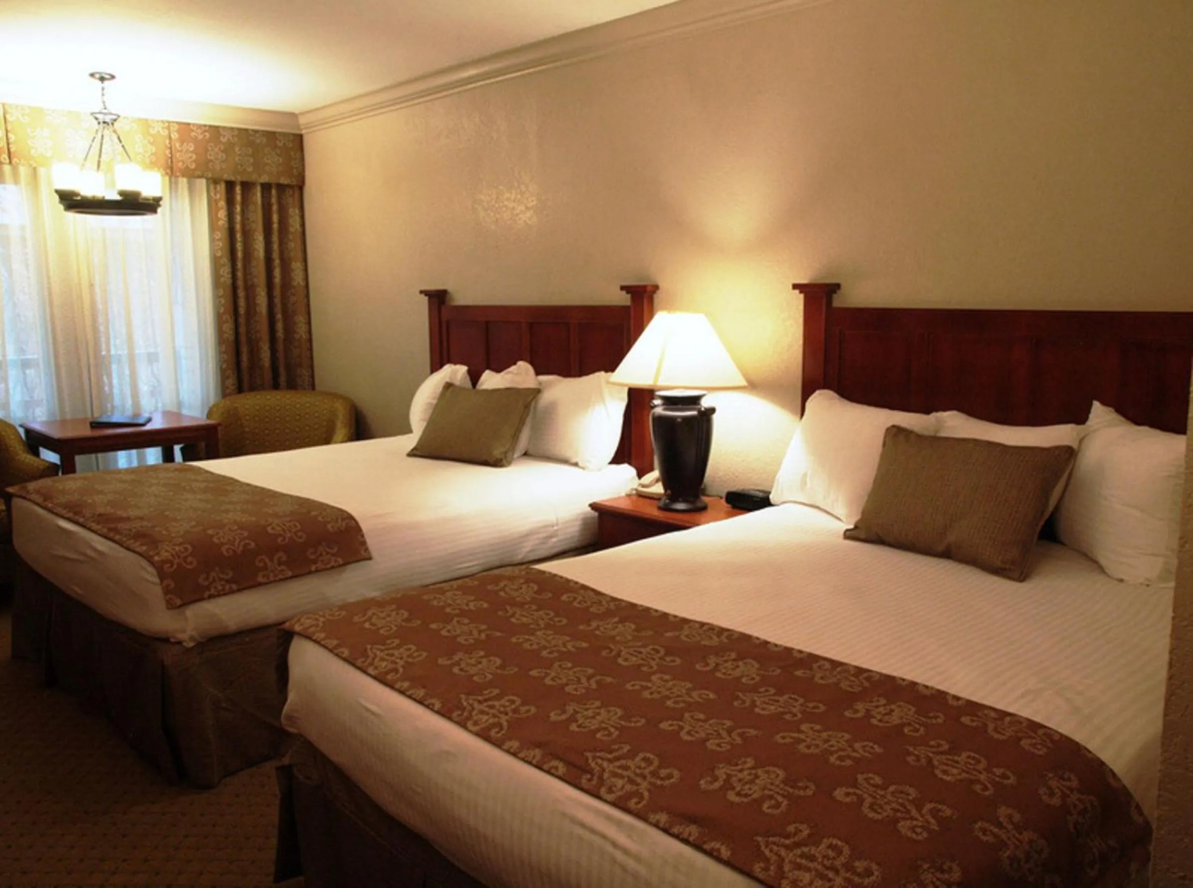 Bedroom, Bed in Inn of the Hills Hotel and Conference Center