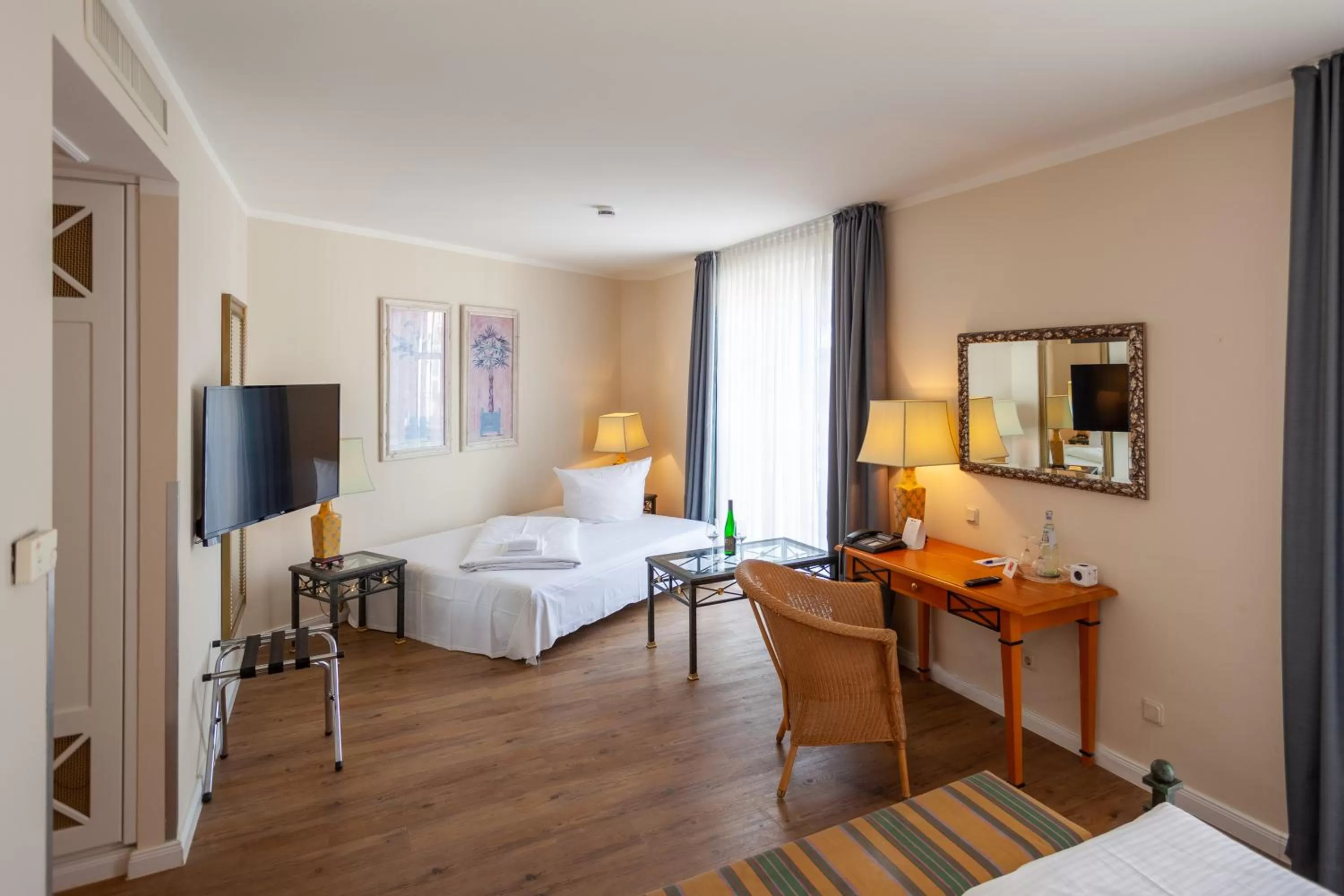 Photo of the whole room, Bed in Best Western Wein- und Parkhotel