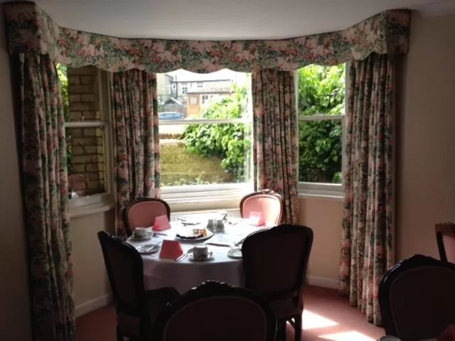 Restaurant/places to eat in Ashley Hotel