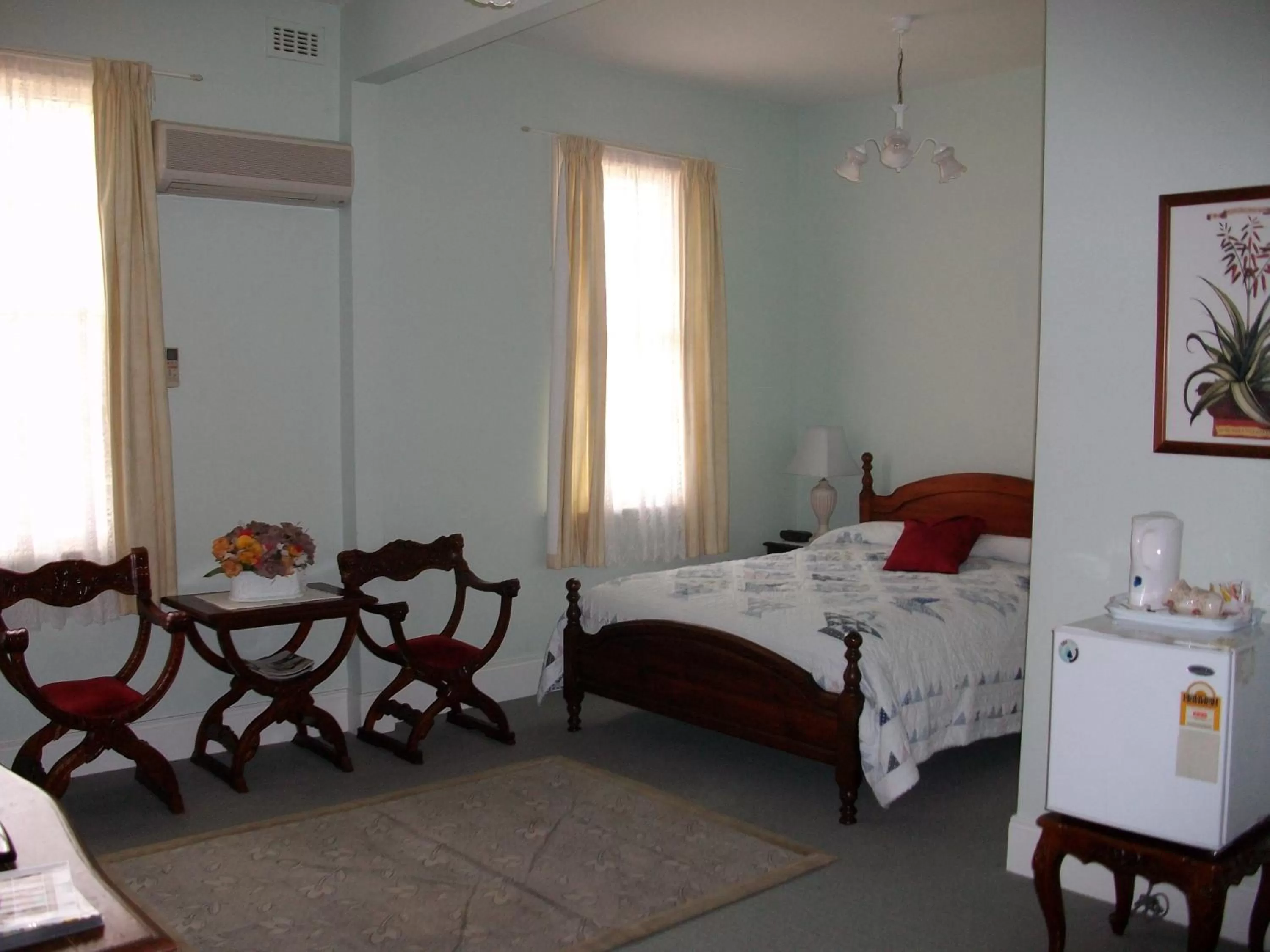 Day, Bed in Stella's Dromana Hotel