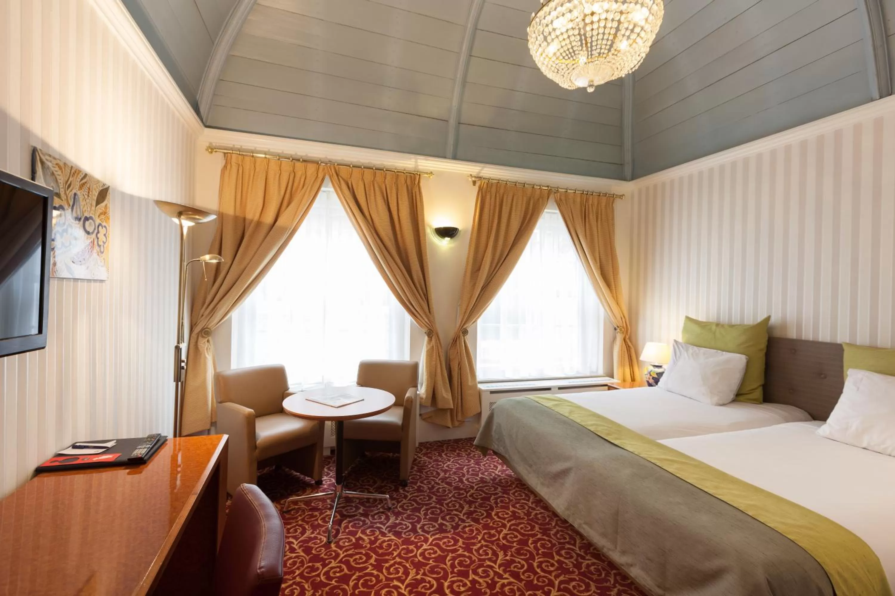 Bedroom, Bed in Grand Museum Hotel, BW Signature Collection