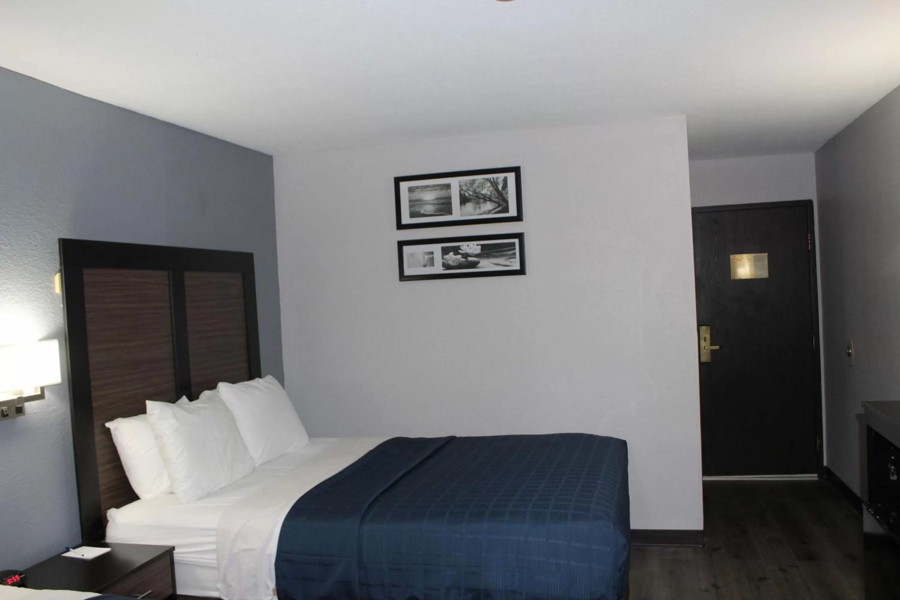 King Suite with Sofa Bed - Non-Smoking in Ramada by Wyndham Cedar Rapids South