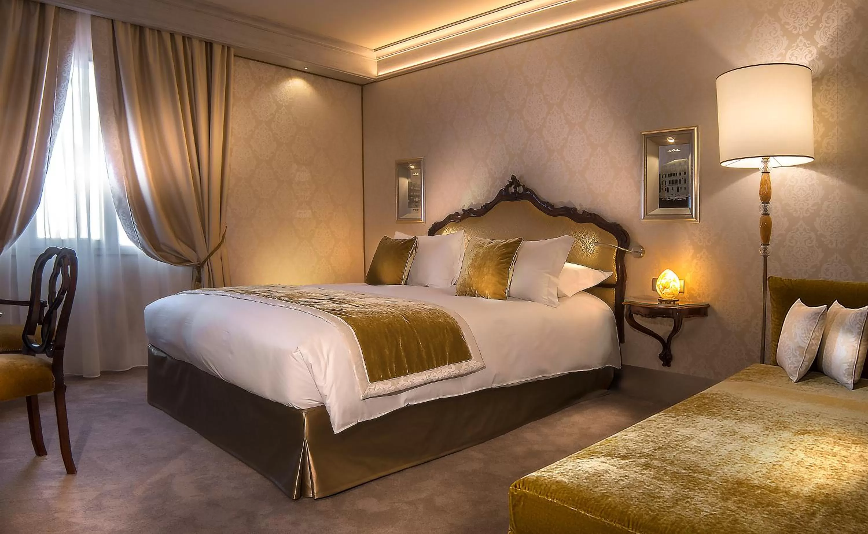 Photo of the whole room, Bed in Papadopoli Hotel Venezia - MGallery Collection