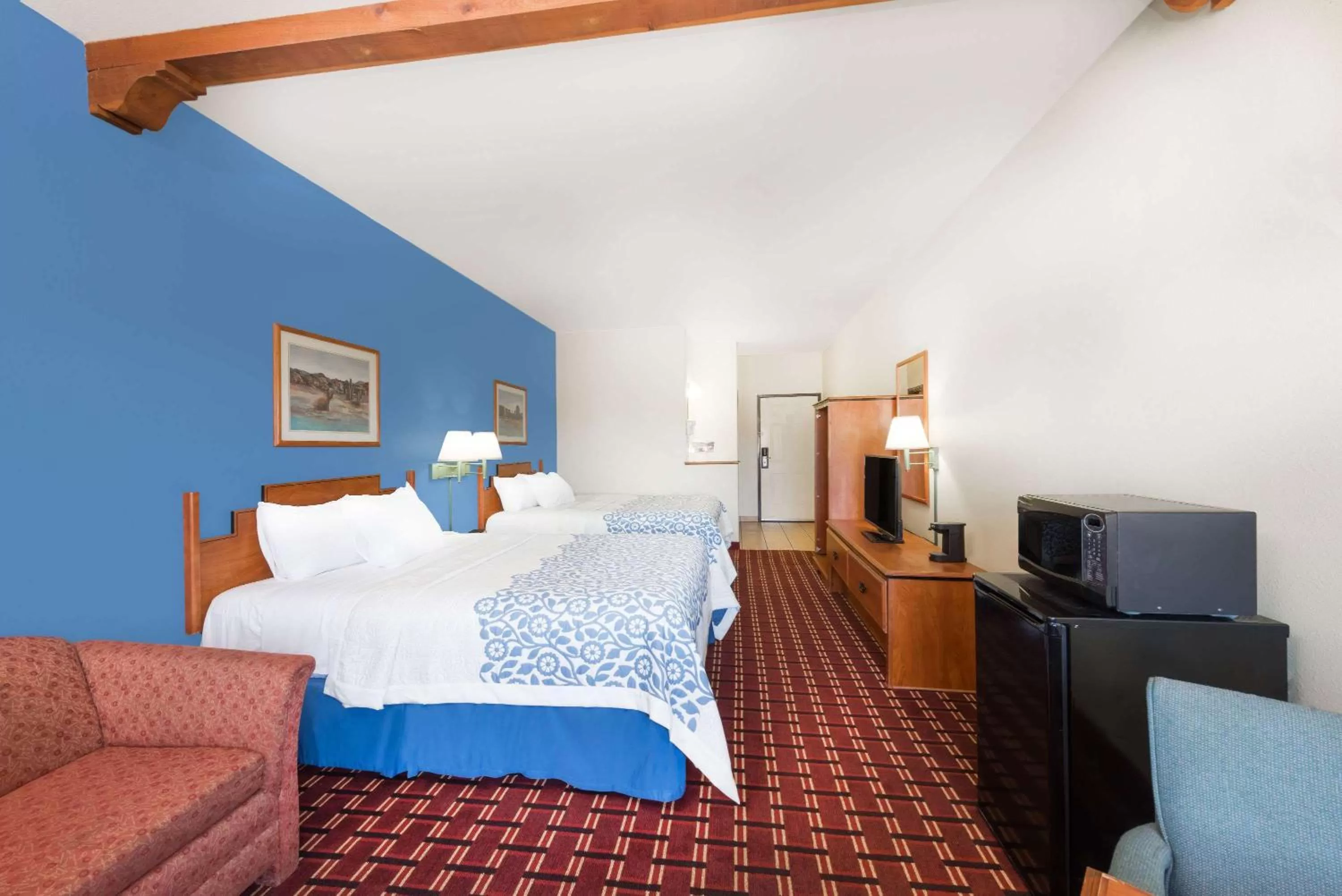 Photo of the whole room, Bed in Days Inn & Suites by Wyndham Lordsburg