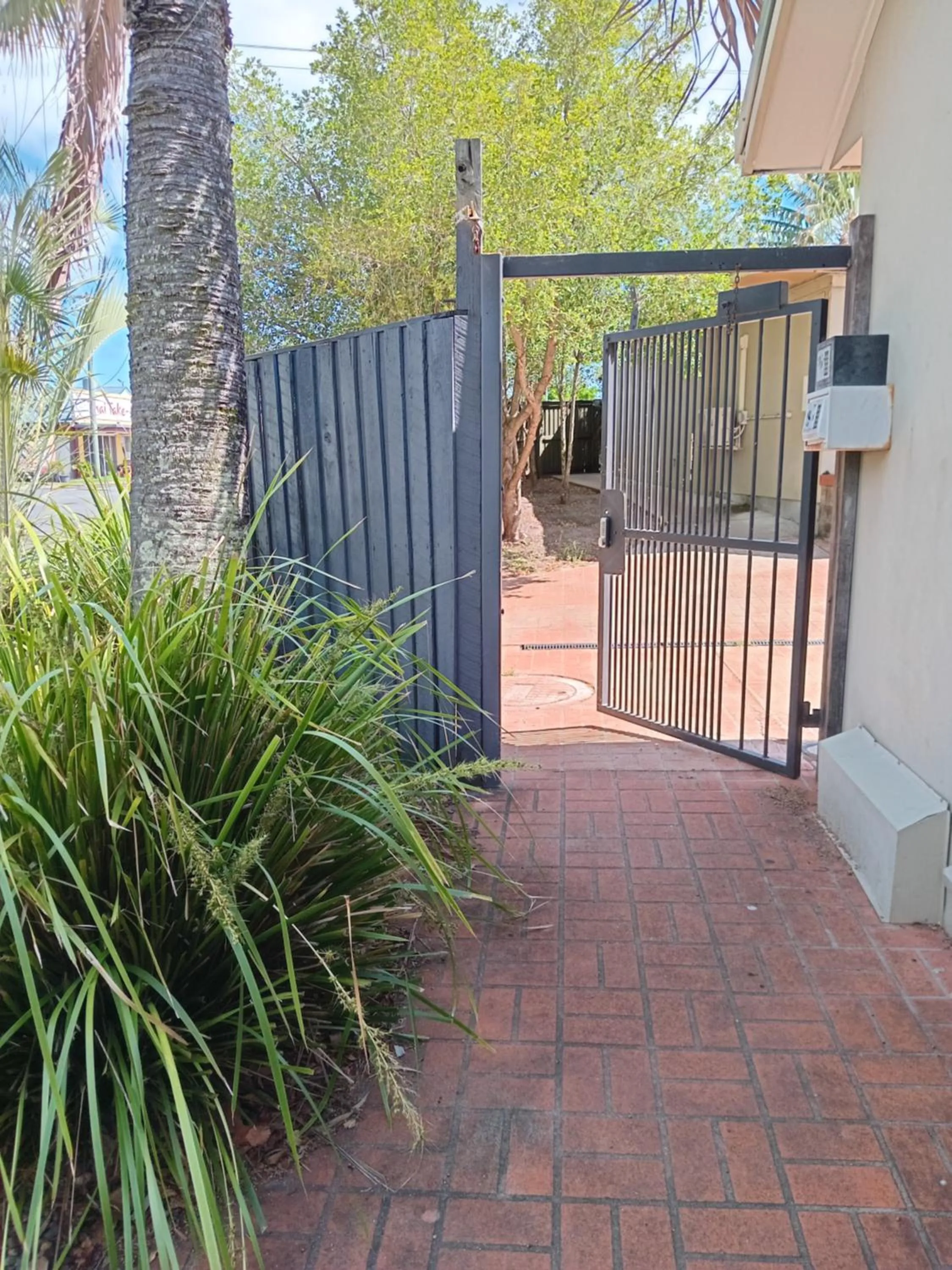 Property building in Hervey Bay Flashpackers