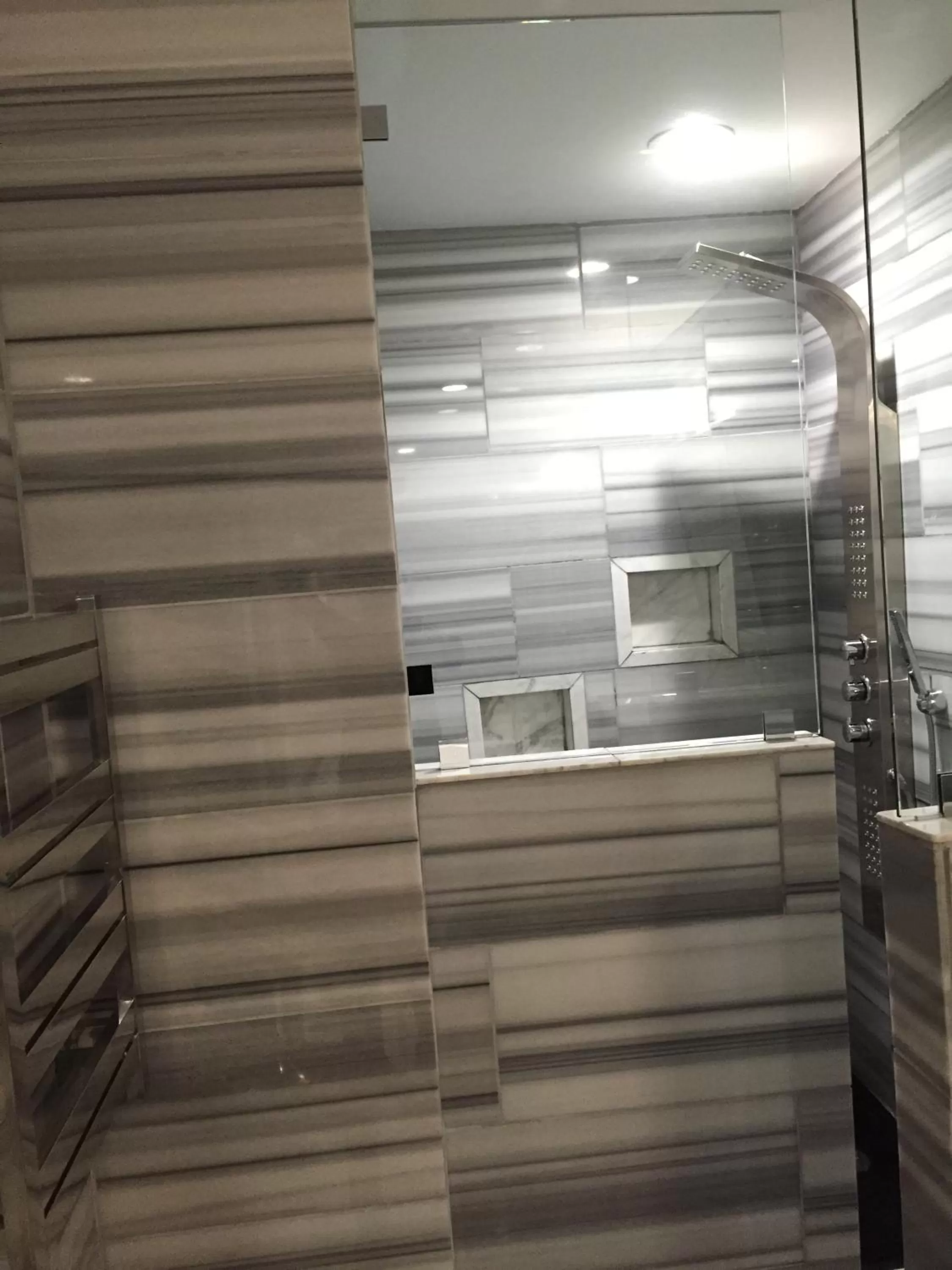 Shower in Beach Bungalow Inn and Suites