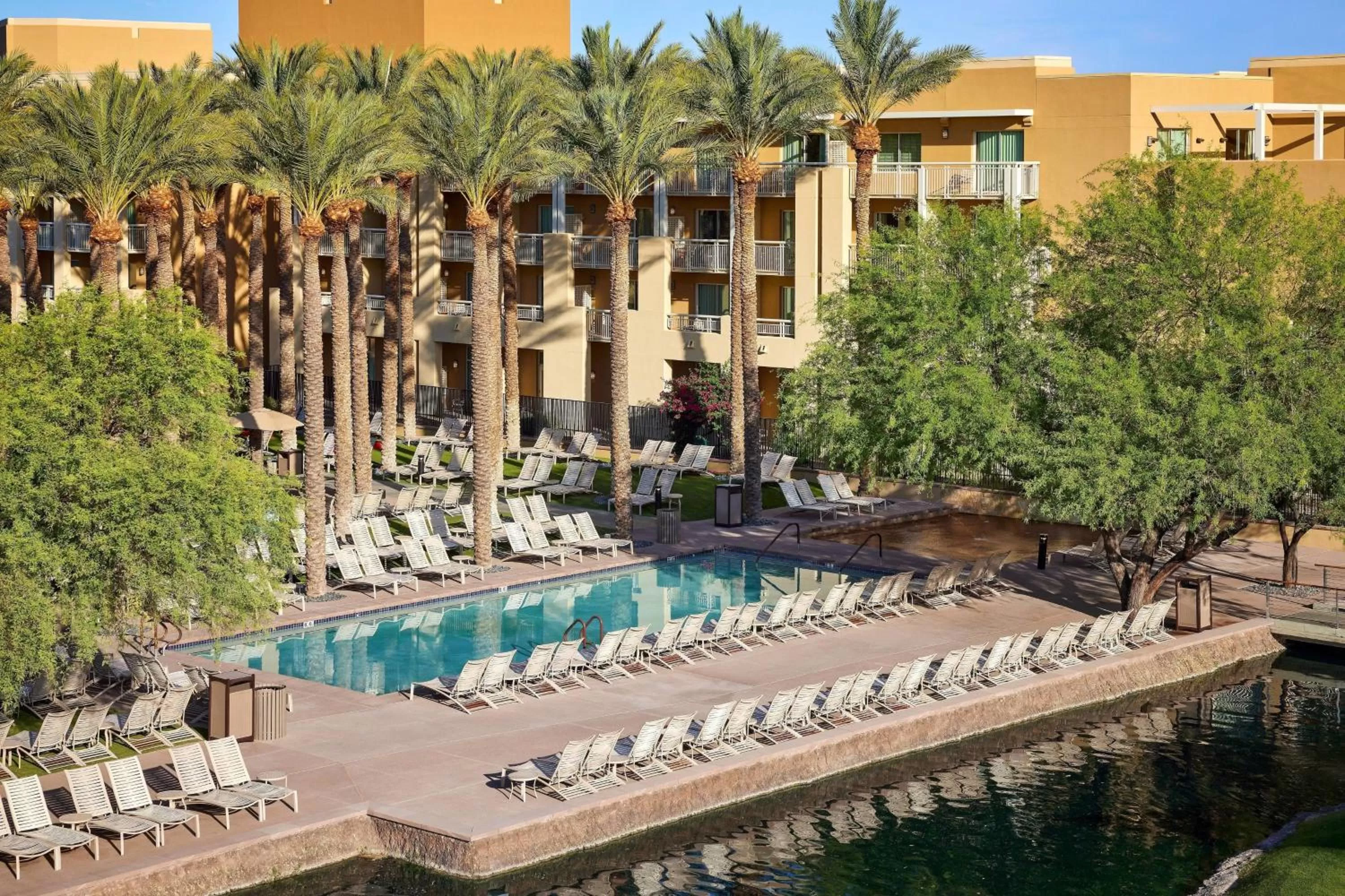 Swimming pool in JW Marriott Phoenix Desert Ridge Resort & Spa