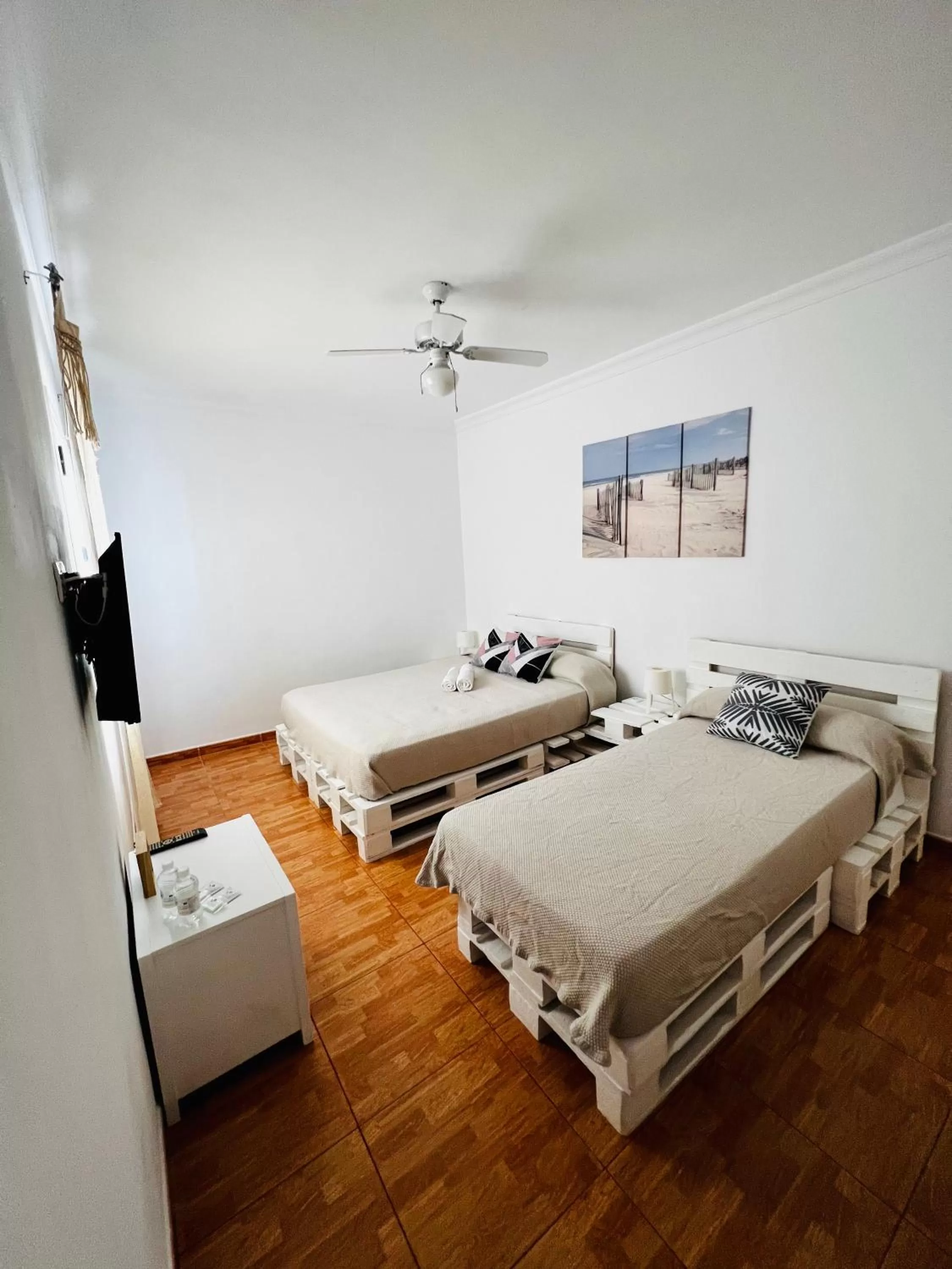 Bedroom, Bed in El jardin de Iris