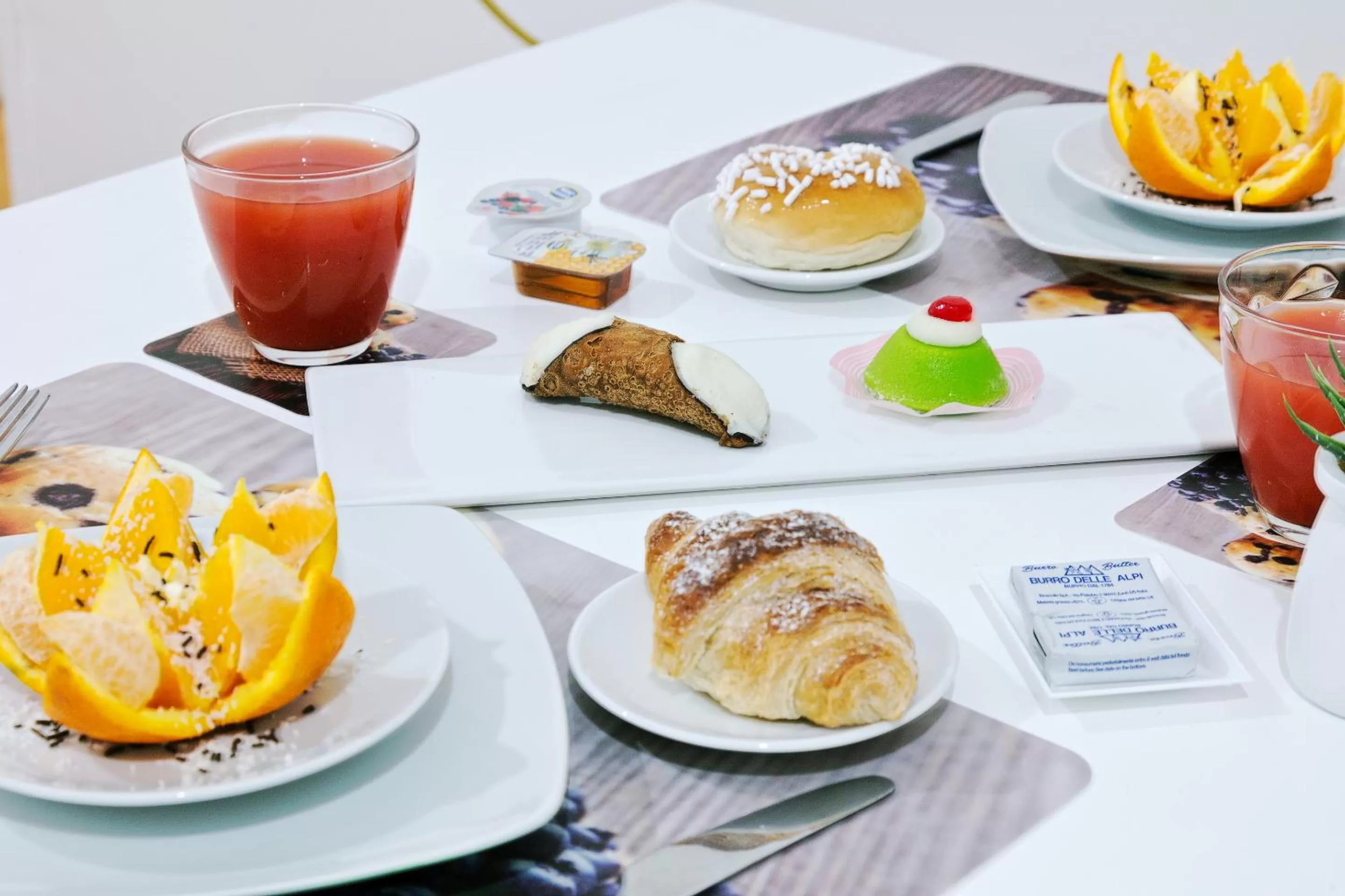 Food and drinks in Afea Art & Rooms