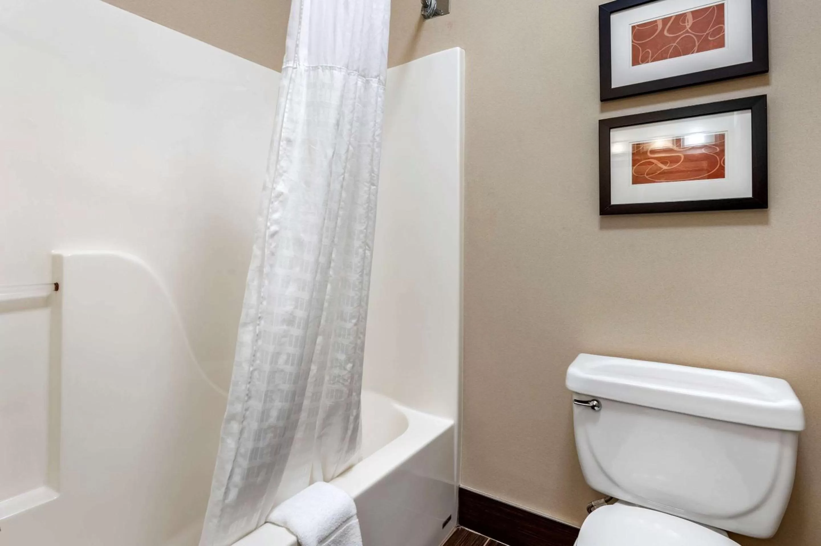 Photo of the whole room in Comfort Suites Columbus West - Hilliard