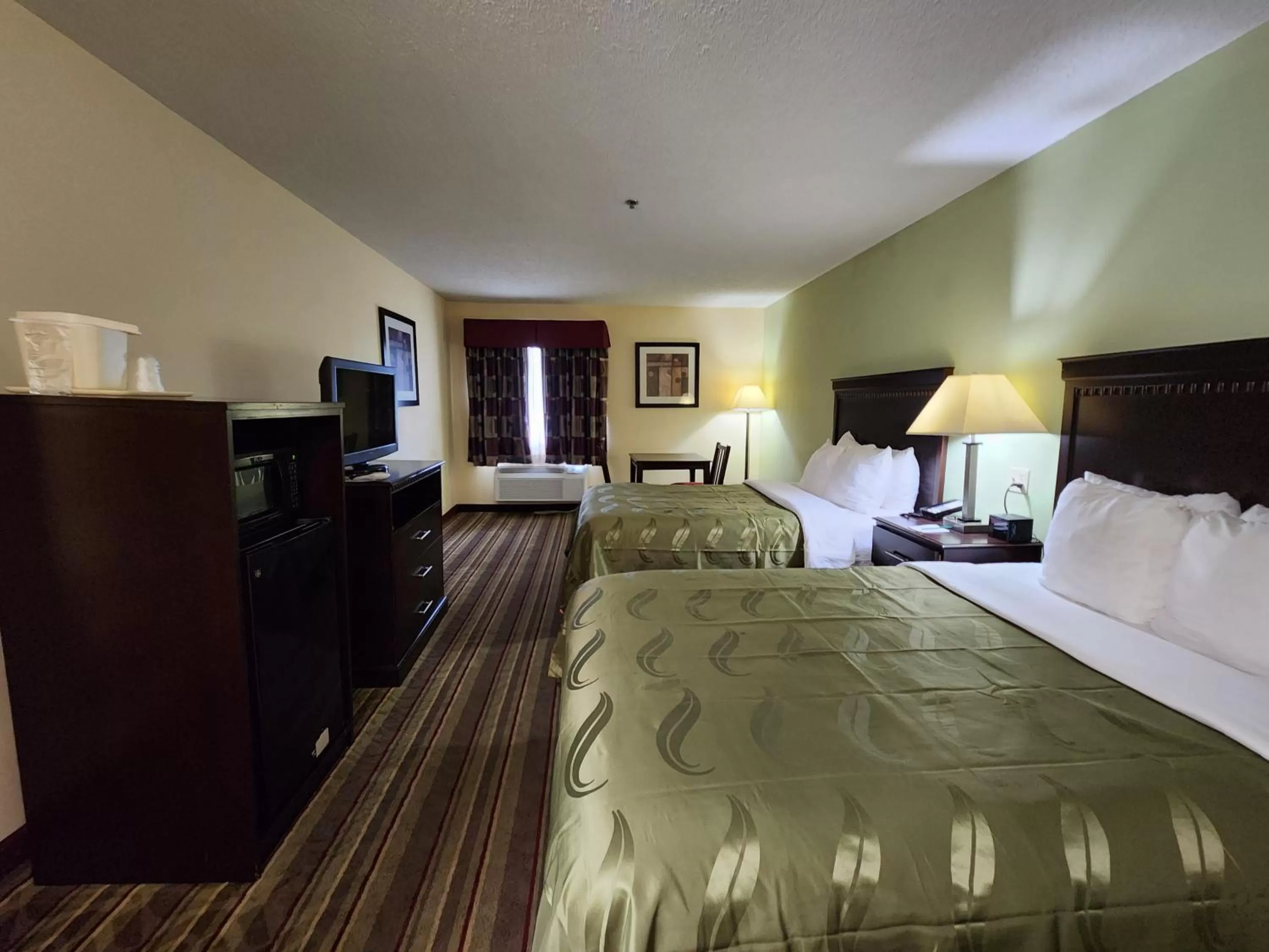 Bed in Quality Inn Wheelersburg