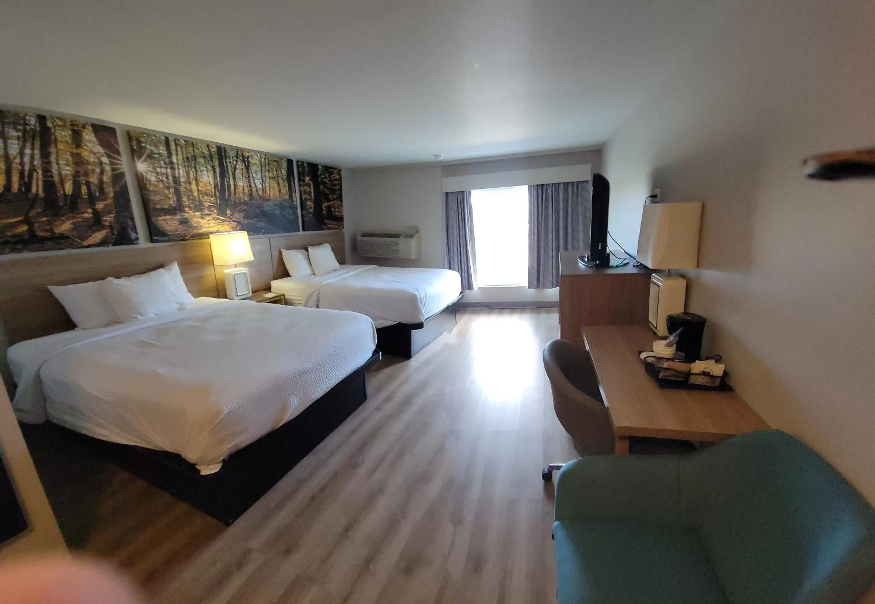 Photo of the whole room, Bed in Days Inn By Wyndham Carlisle North