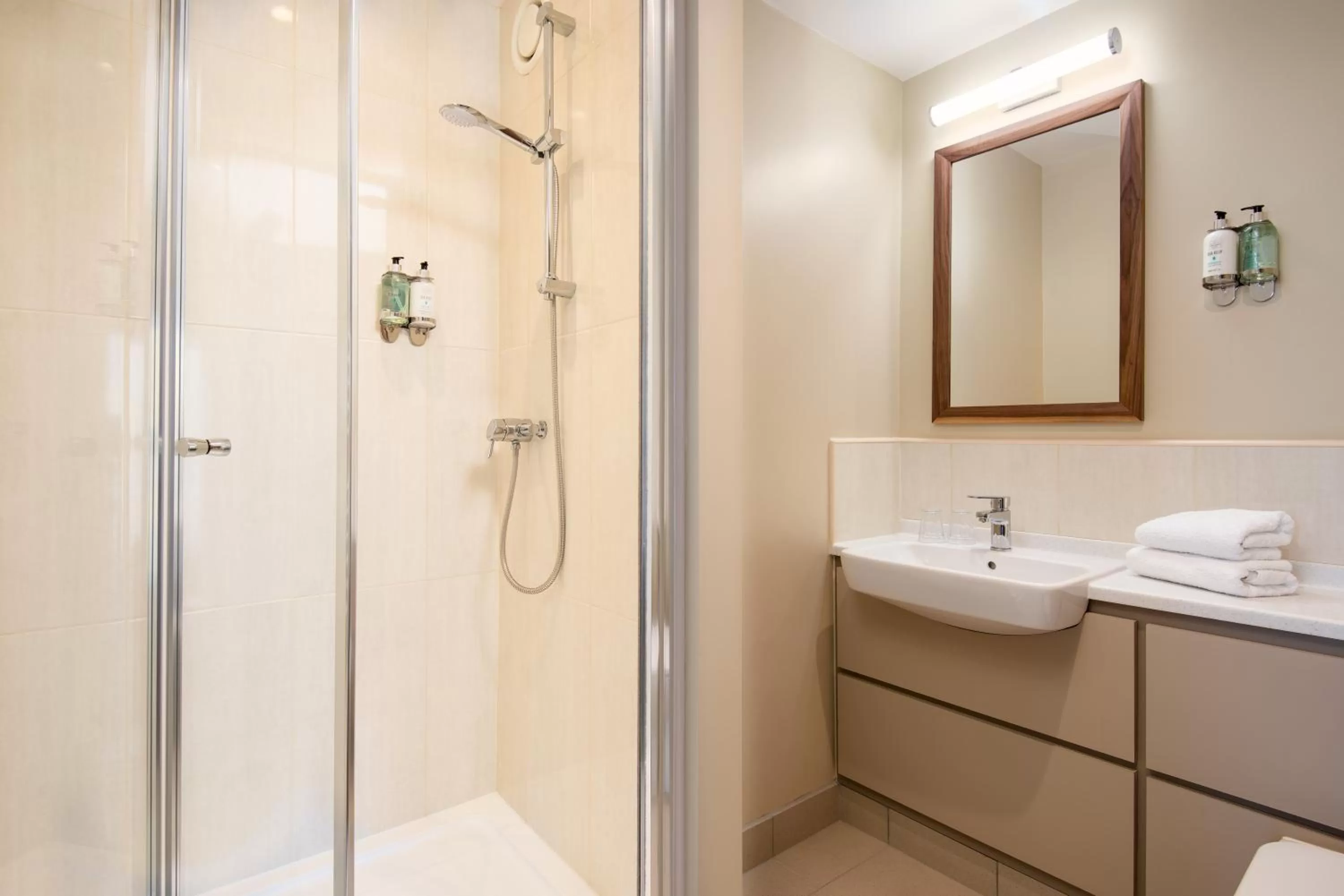 Bathroom in The Black Swan - The Inn Collection Group