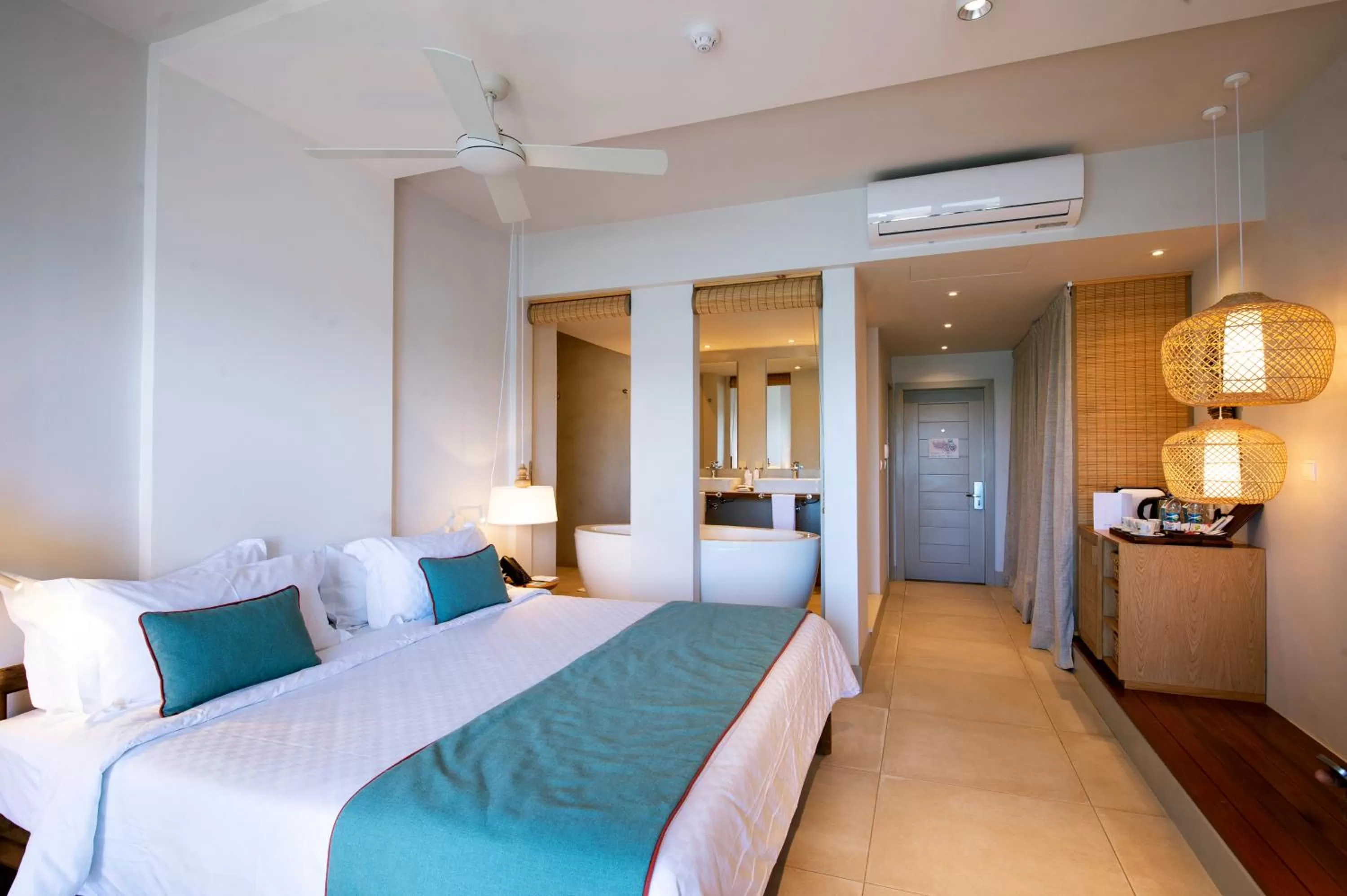 Bed in Preskil Island Resort