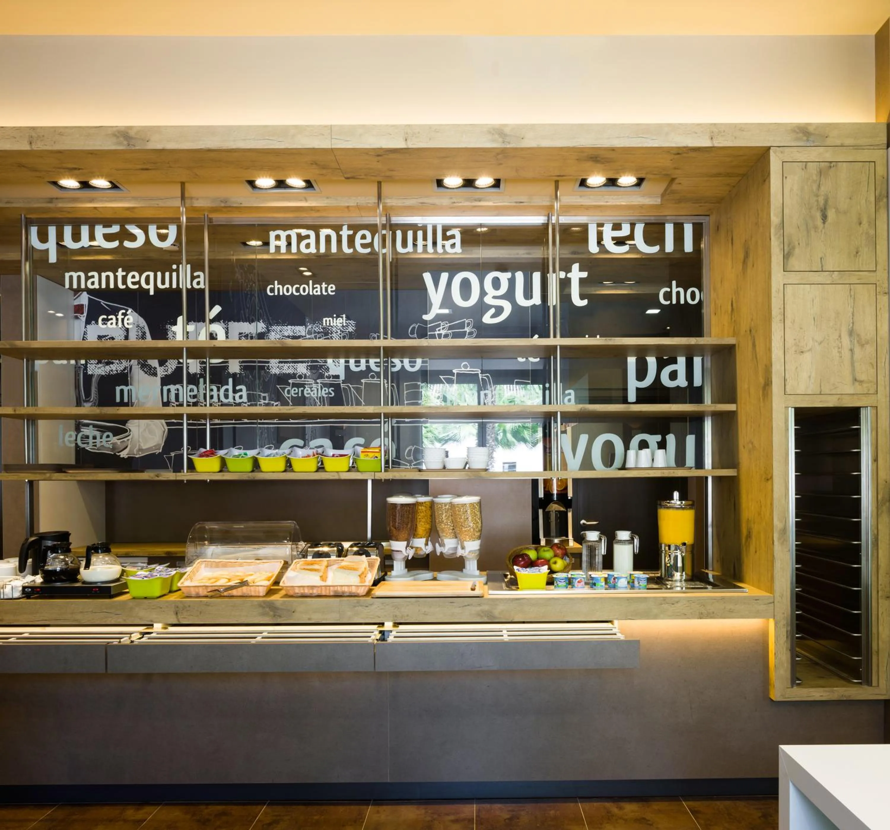 Restaurant/places to eat in Ibis Budget Sevilla Aeropuerto