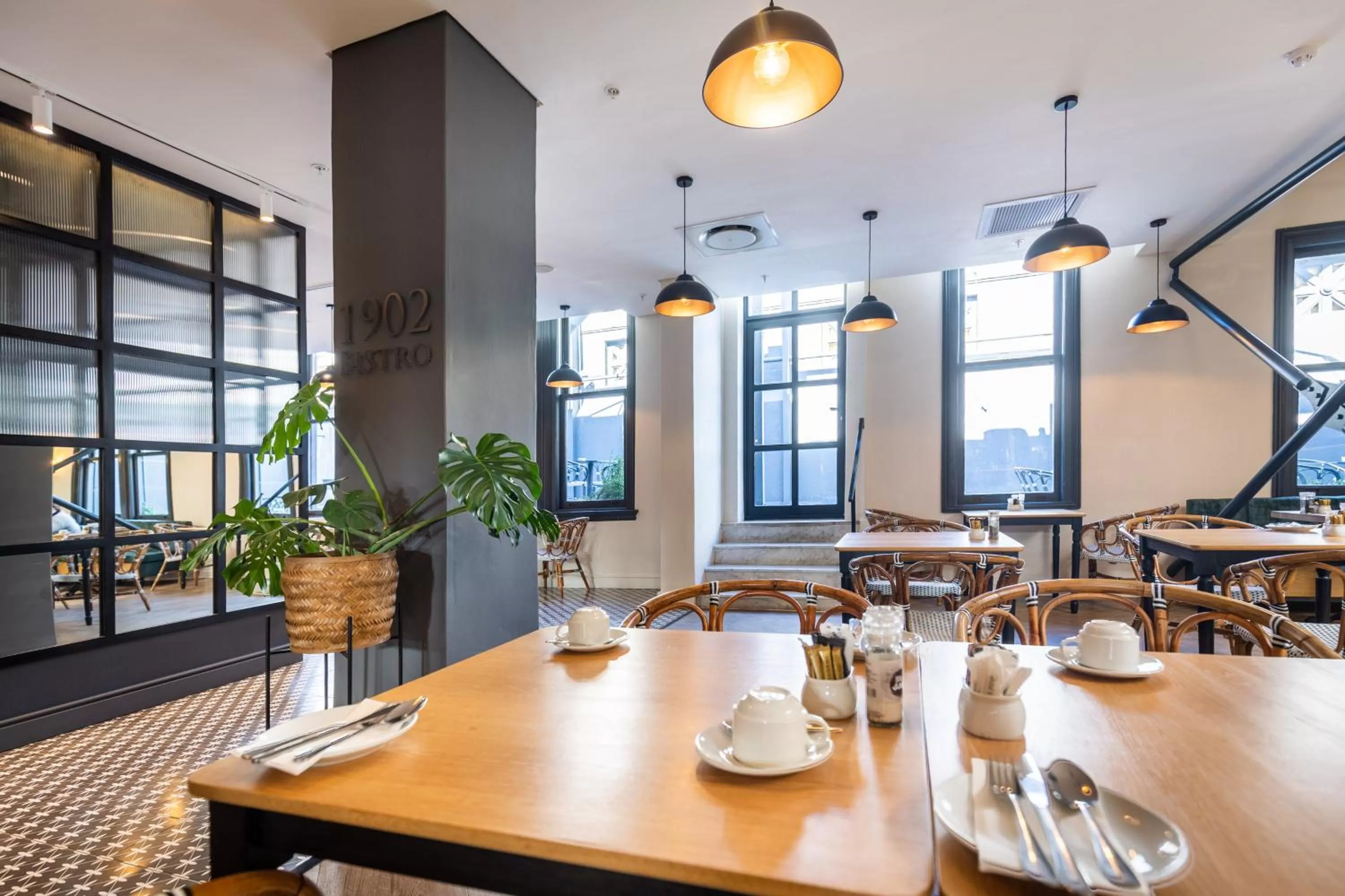 Restaurant/places to eat in Old Bank Hotel - Lion Roars Hotels & Lodges