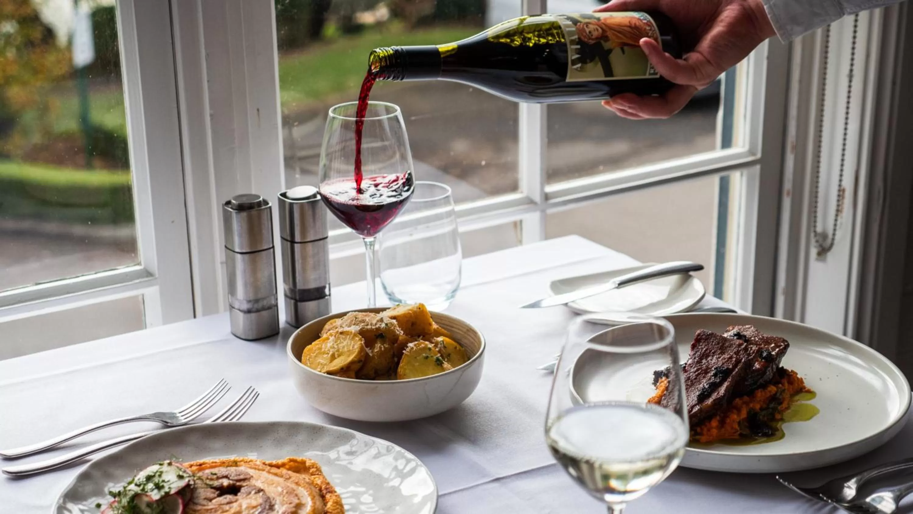 Restaurant/places to eat in Crowne Plaza Hawkesbury Valley by IHG