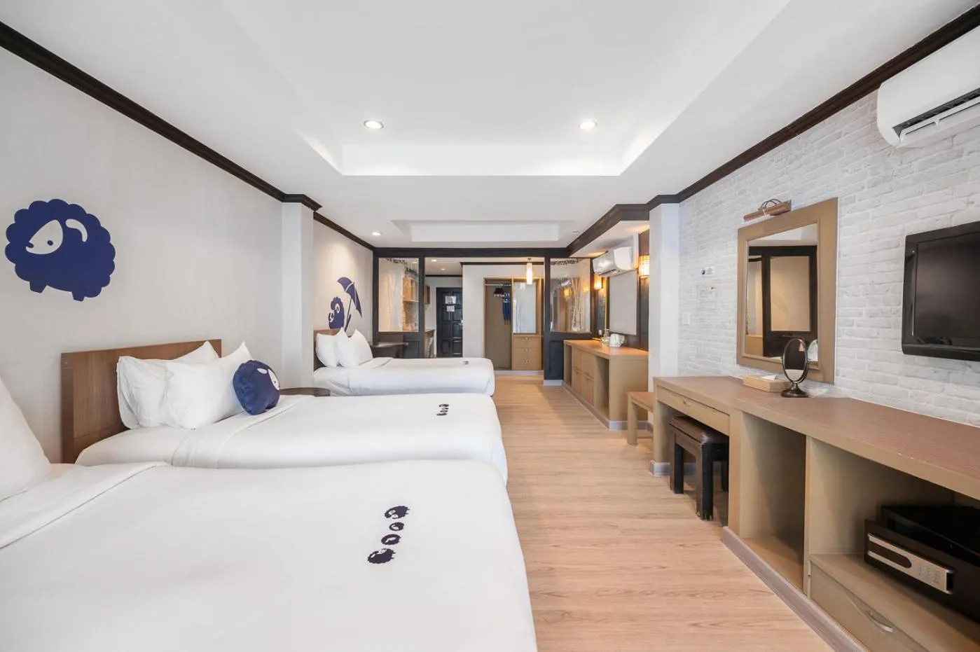 Communal lounge/ TV room, Bed in Kokotel Phuket Patong