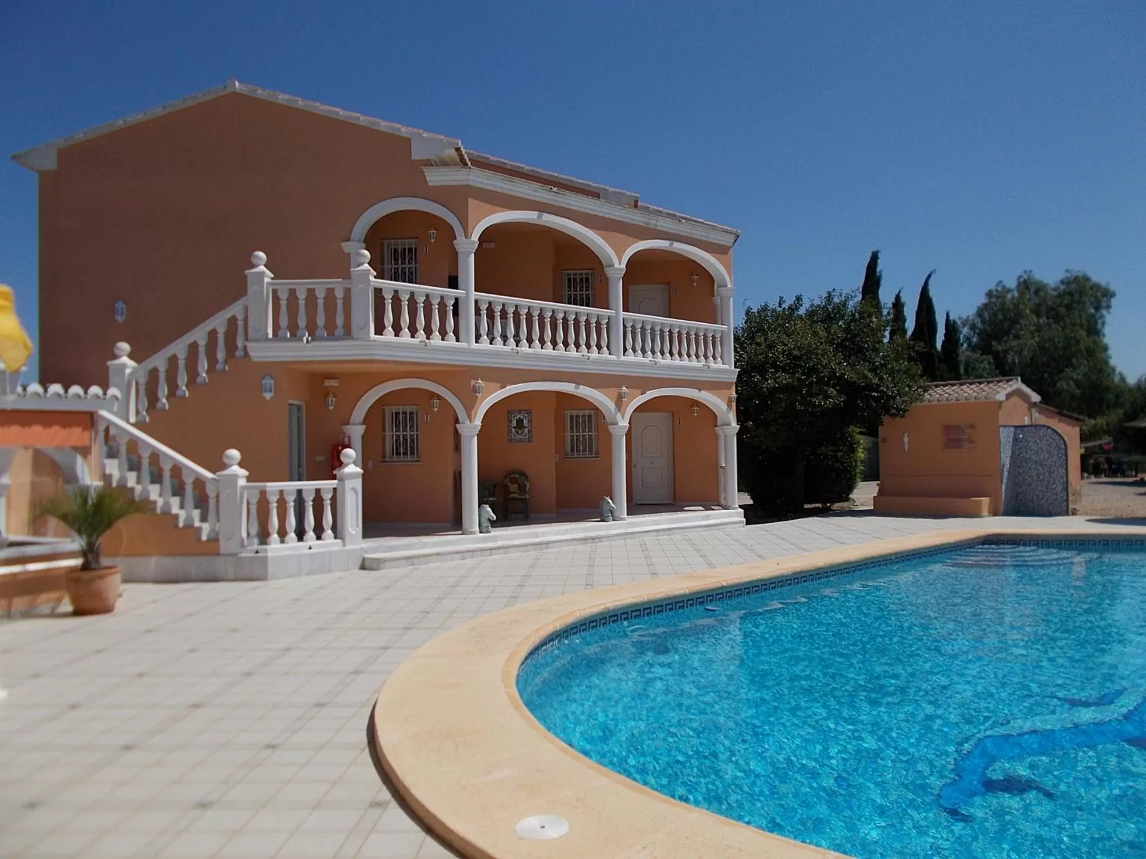 Property building in Pensión Los Caballos