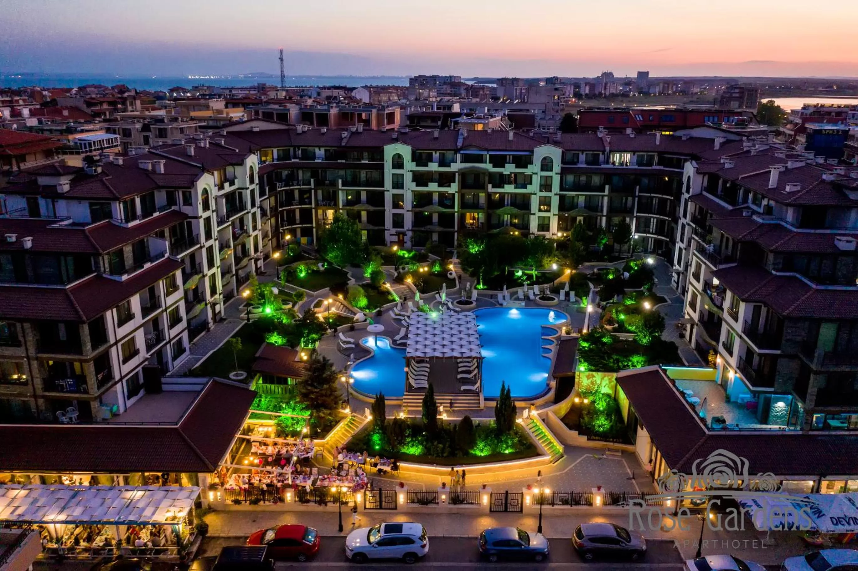 Restaurant/places to eat in Rose Gardens Apart Hotel