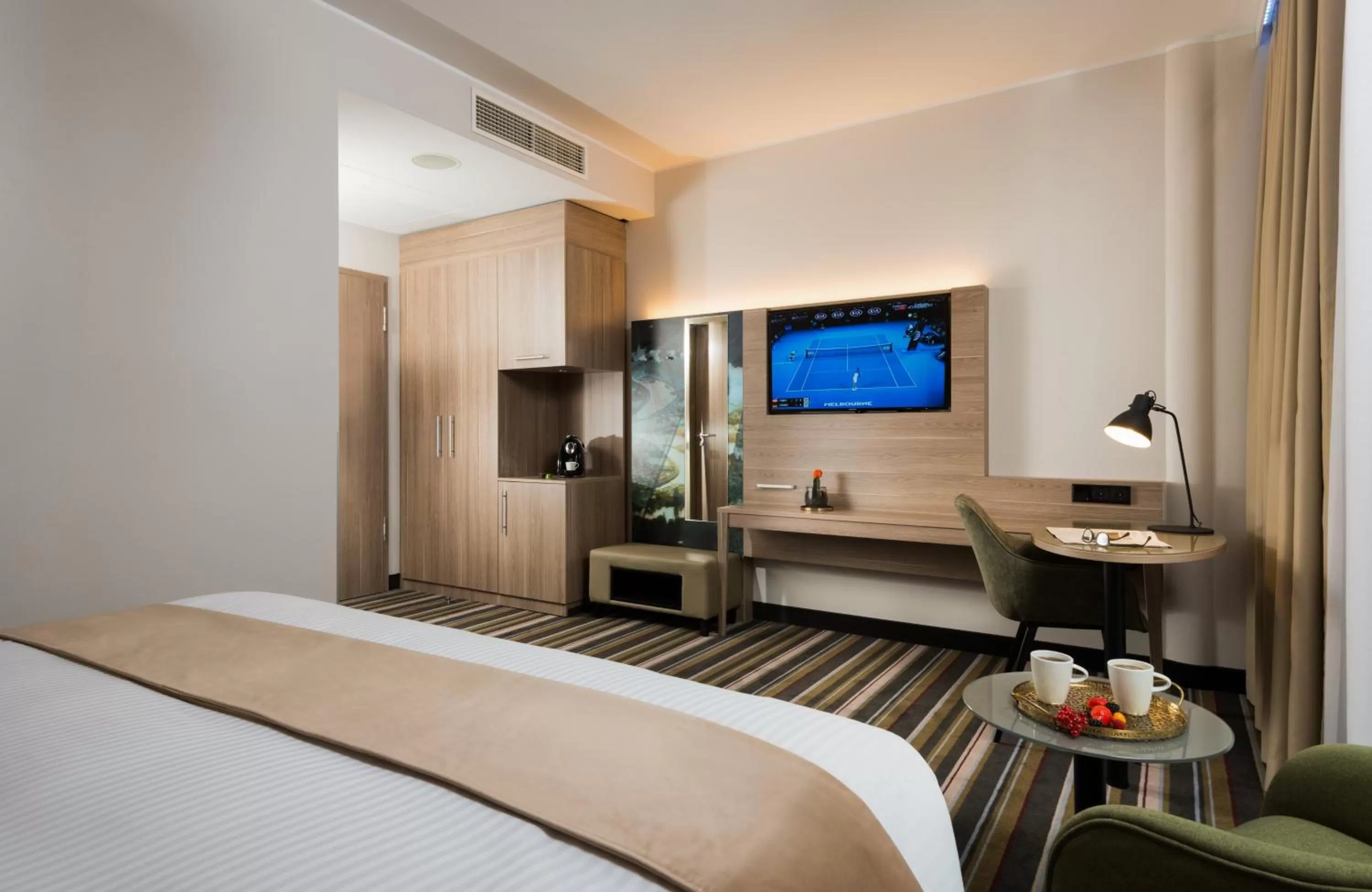 Bedroom, Bed in Leonardo Hotel Offenbach Frankfurt