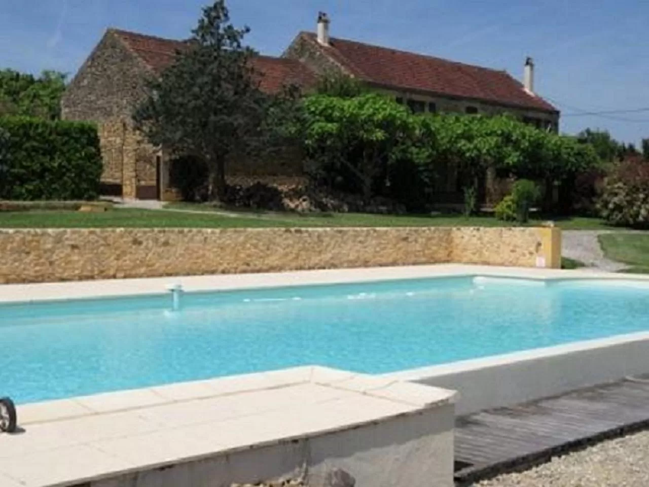 Property building in La Manilau