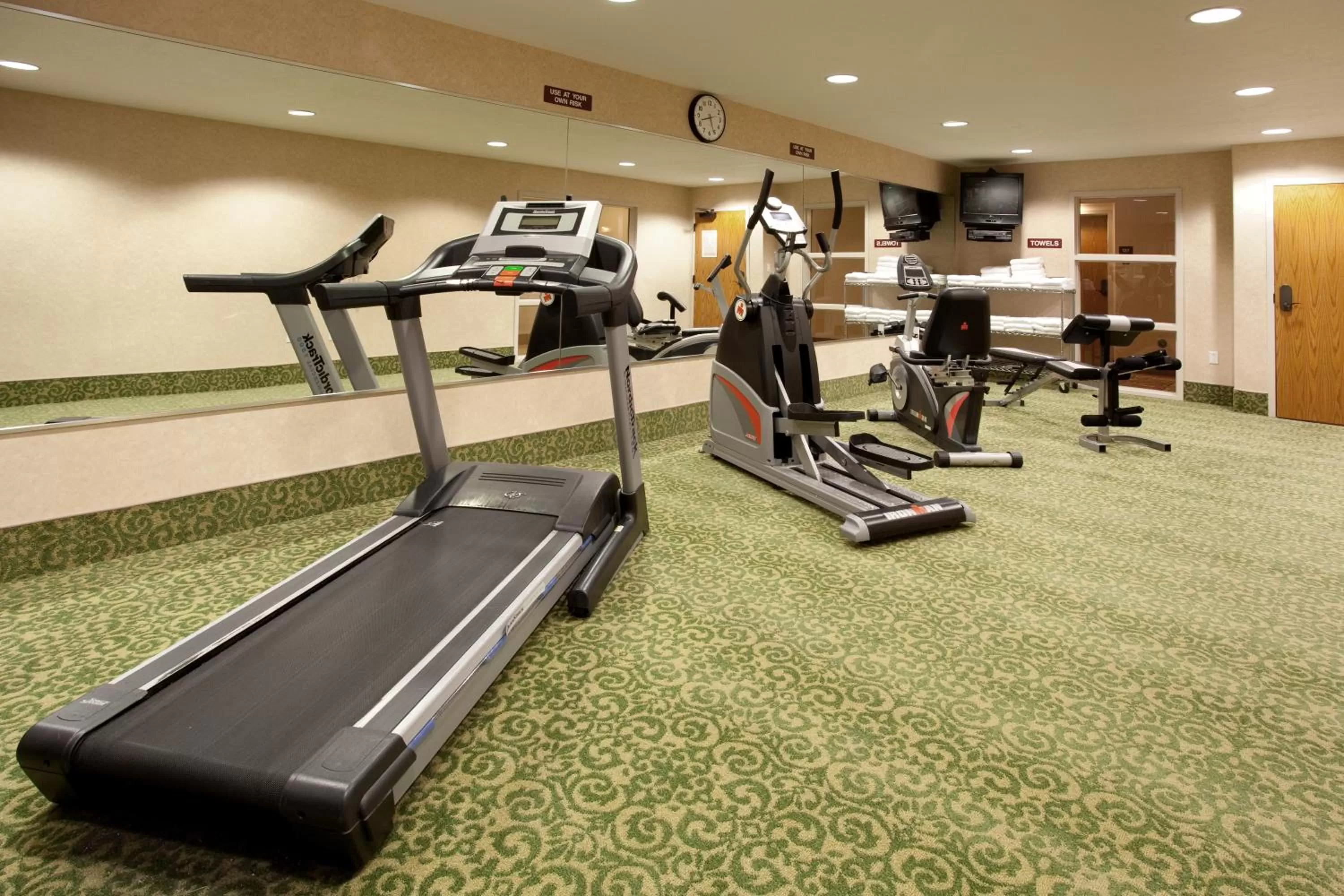 Fitness centre/facilities in Baymont by Wyndham Belen NM