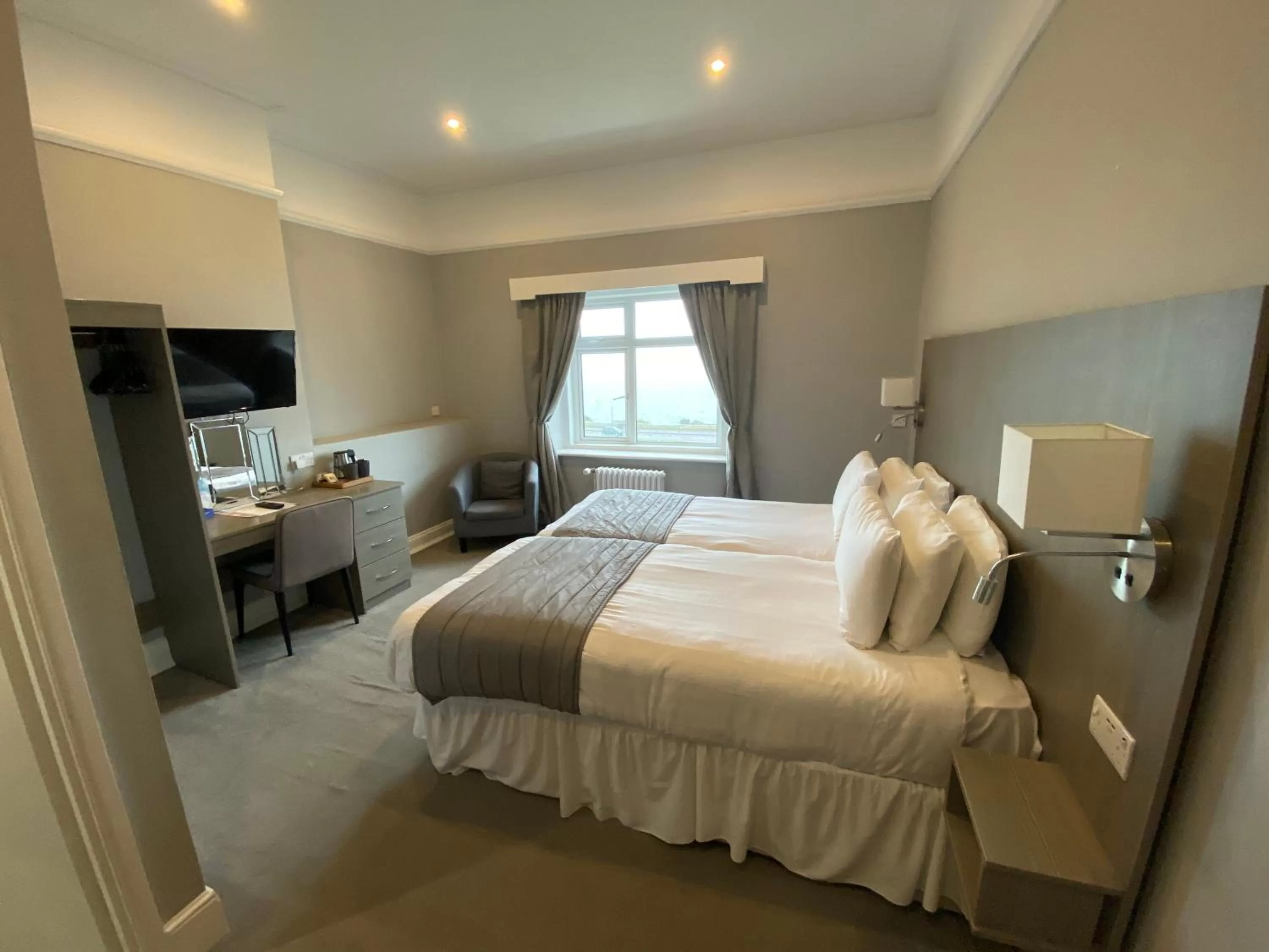 Photo of the whole room in Cottonwood Boutique