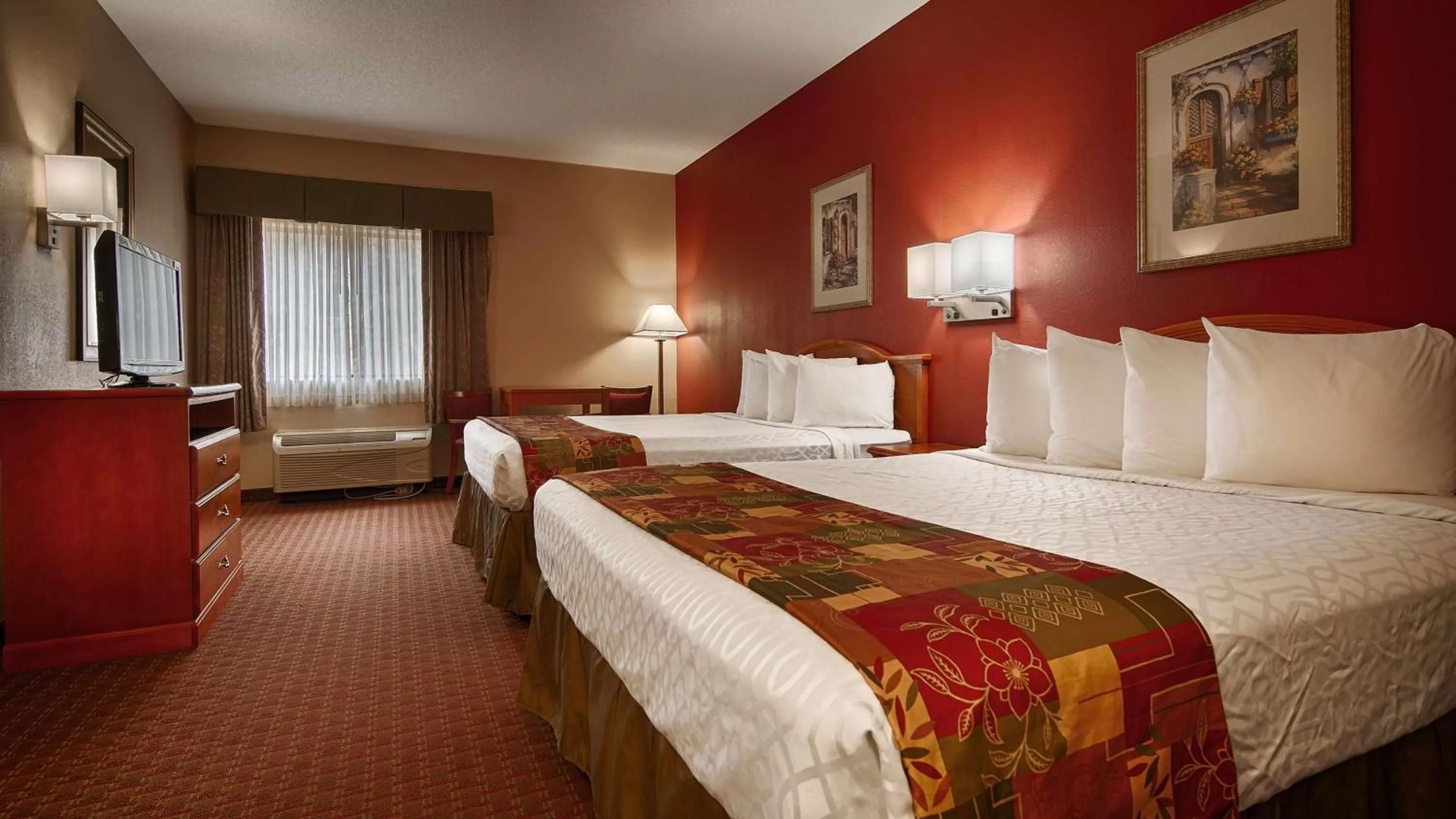 Photo of the whole room, Bed in Millennium Inn