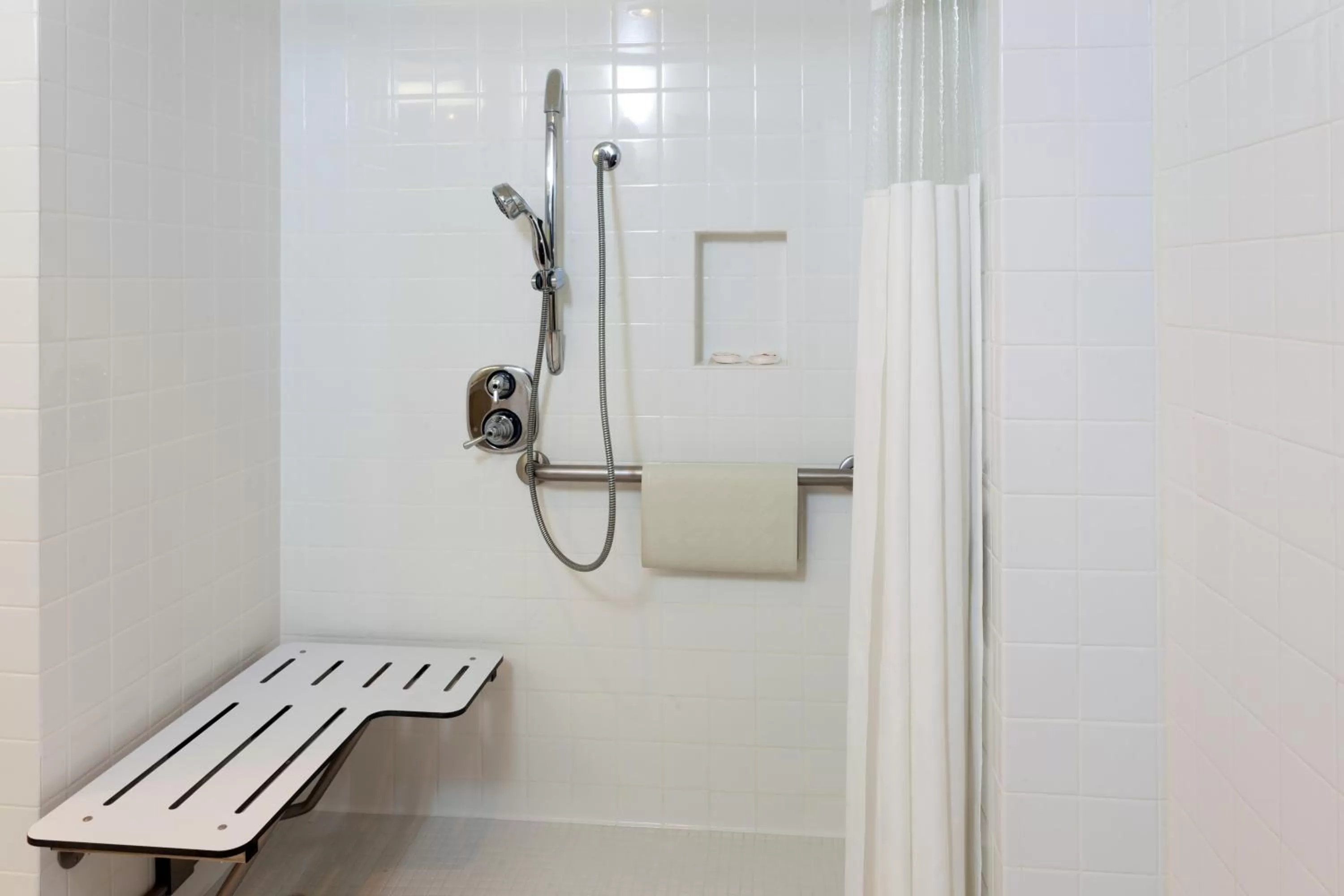Shower in Ramada Plaza by Wyndham West Hollywood Hotel & Suites